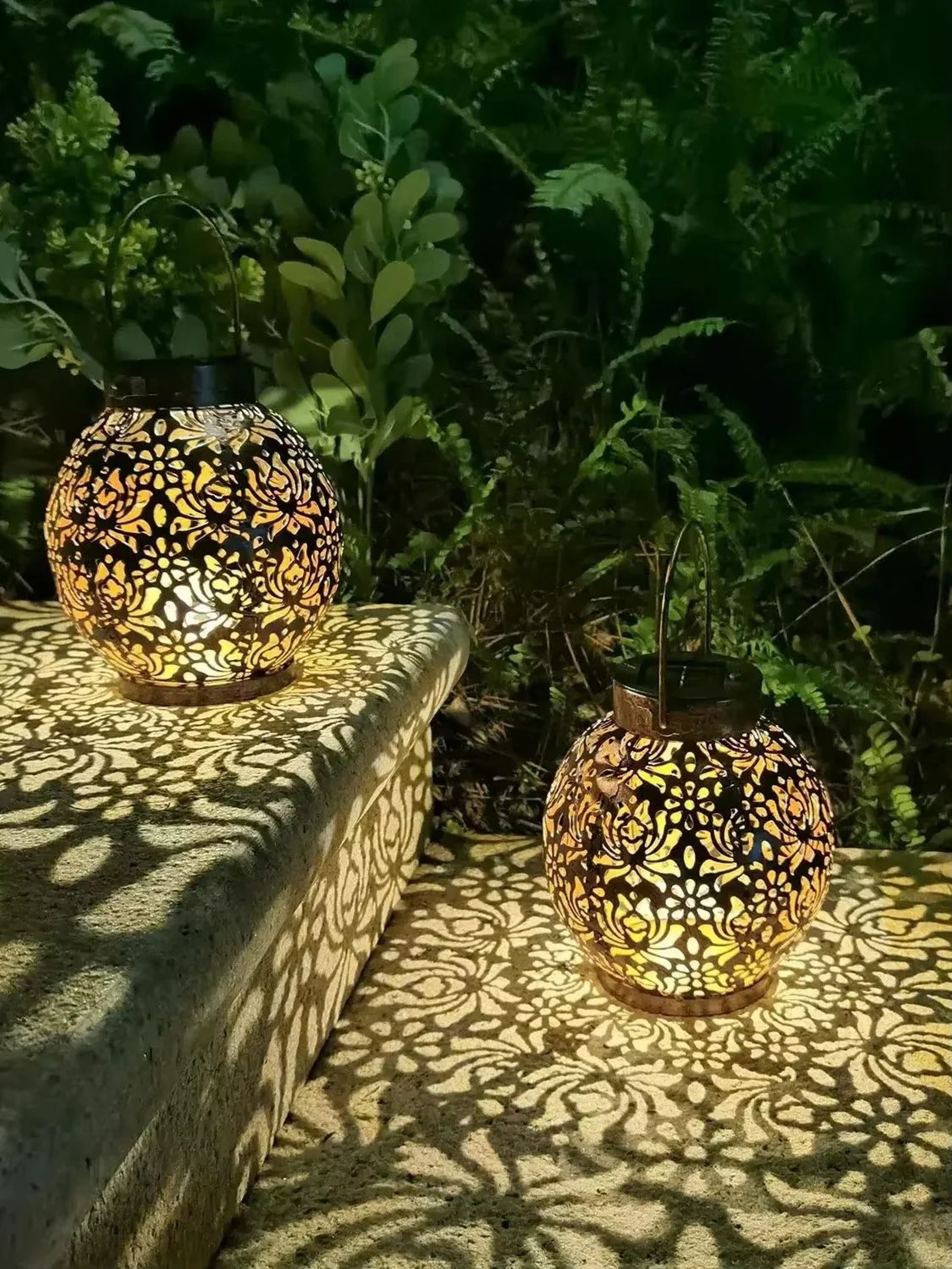HOMEFISH Solar Iron Art Hanging Lantern With Decorative LED Projection 3