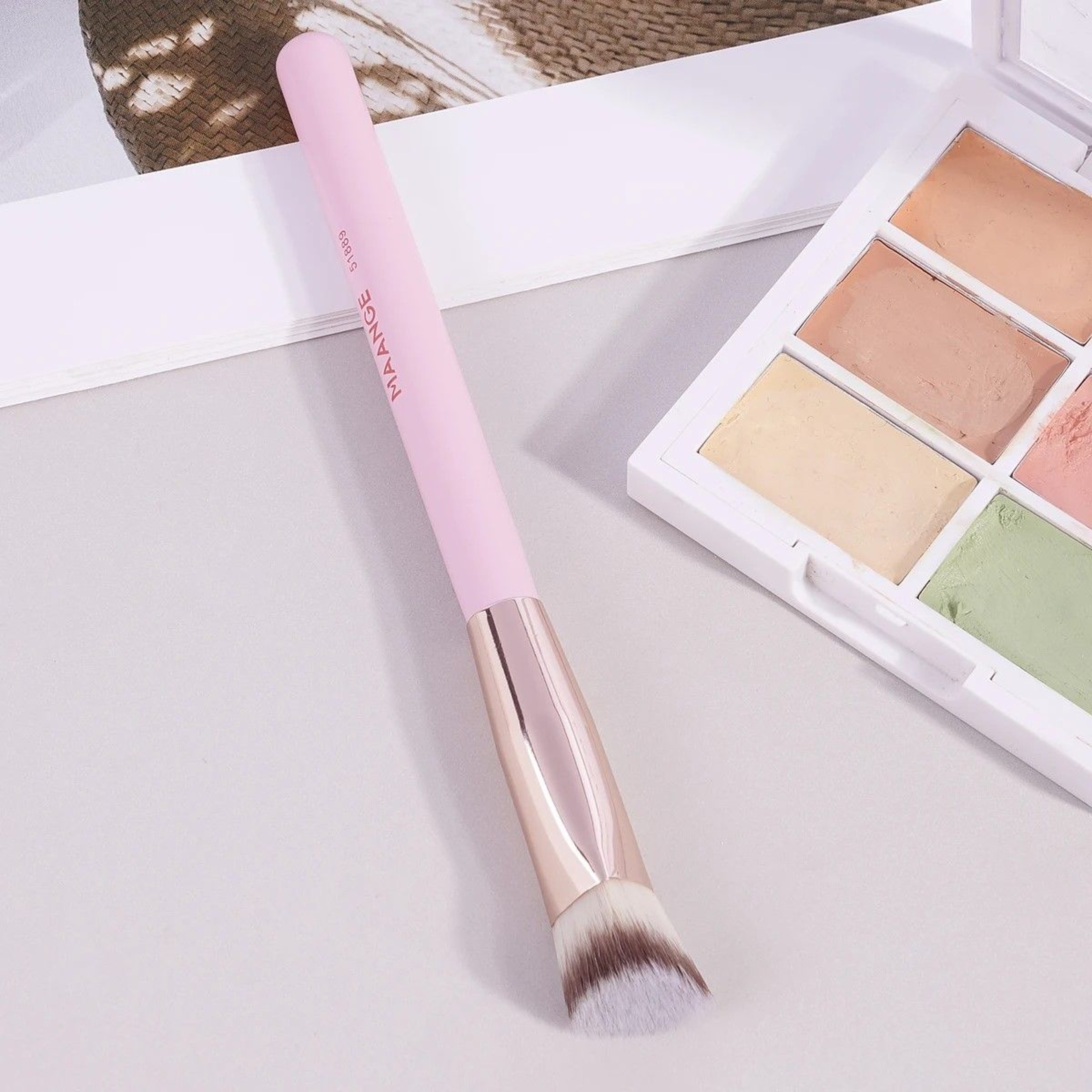 MAANGE Precision Triangle UnderEye Concealer  Foundation Brush 0