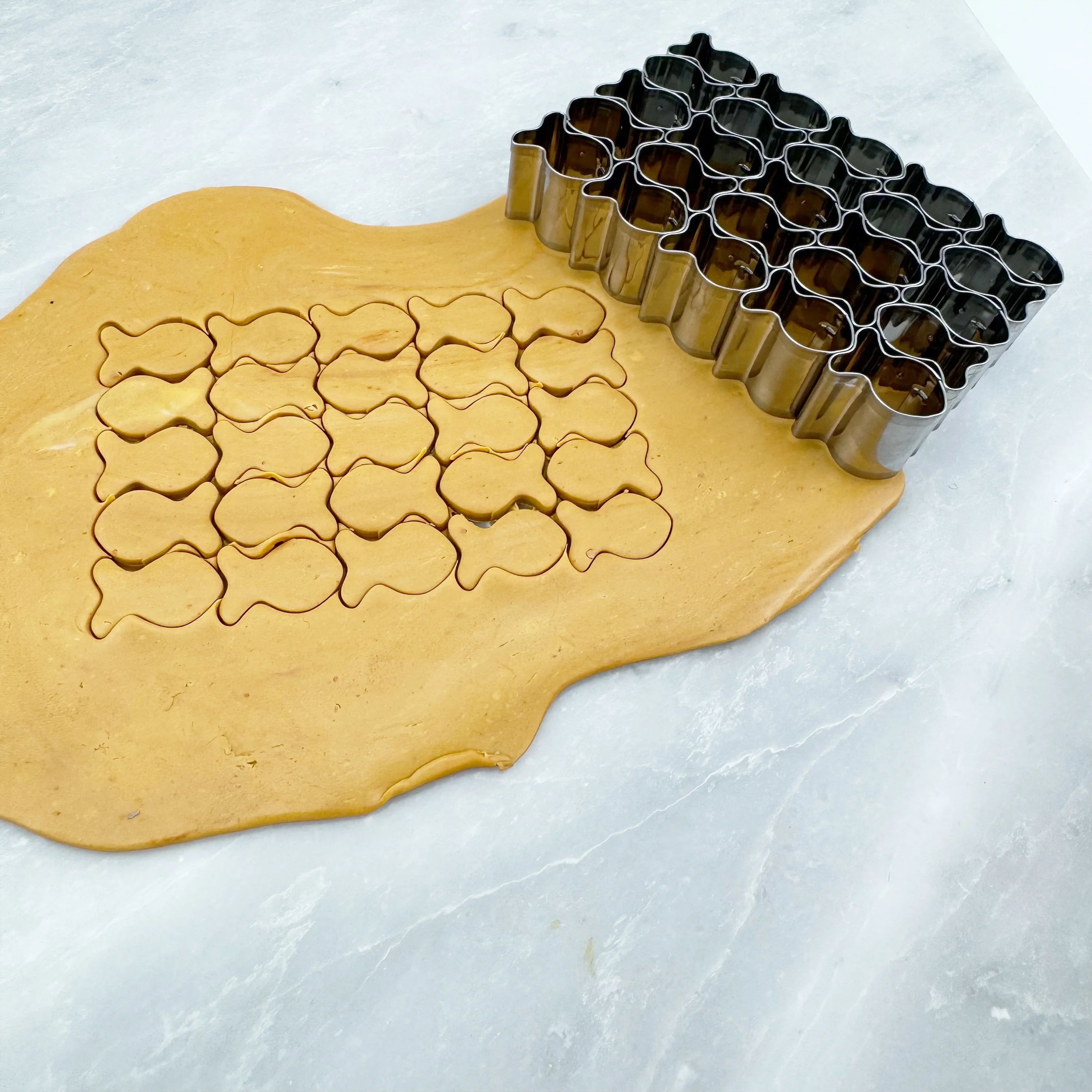 Mini Goldfish Cookie Cutter Mold  MultiCavity Fish Biscuit  Cracker Maker For DIY Snacks 2