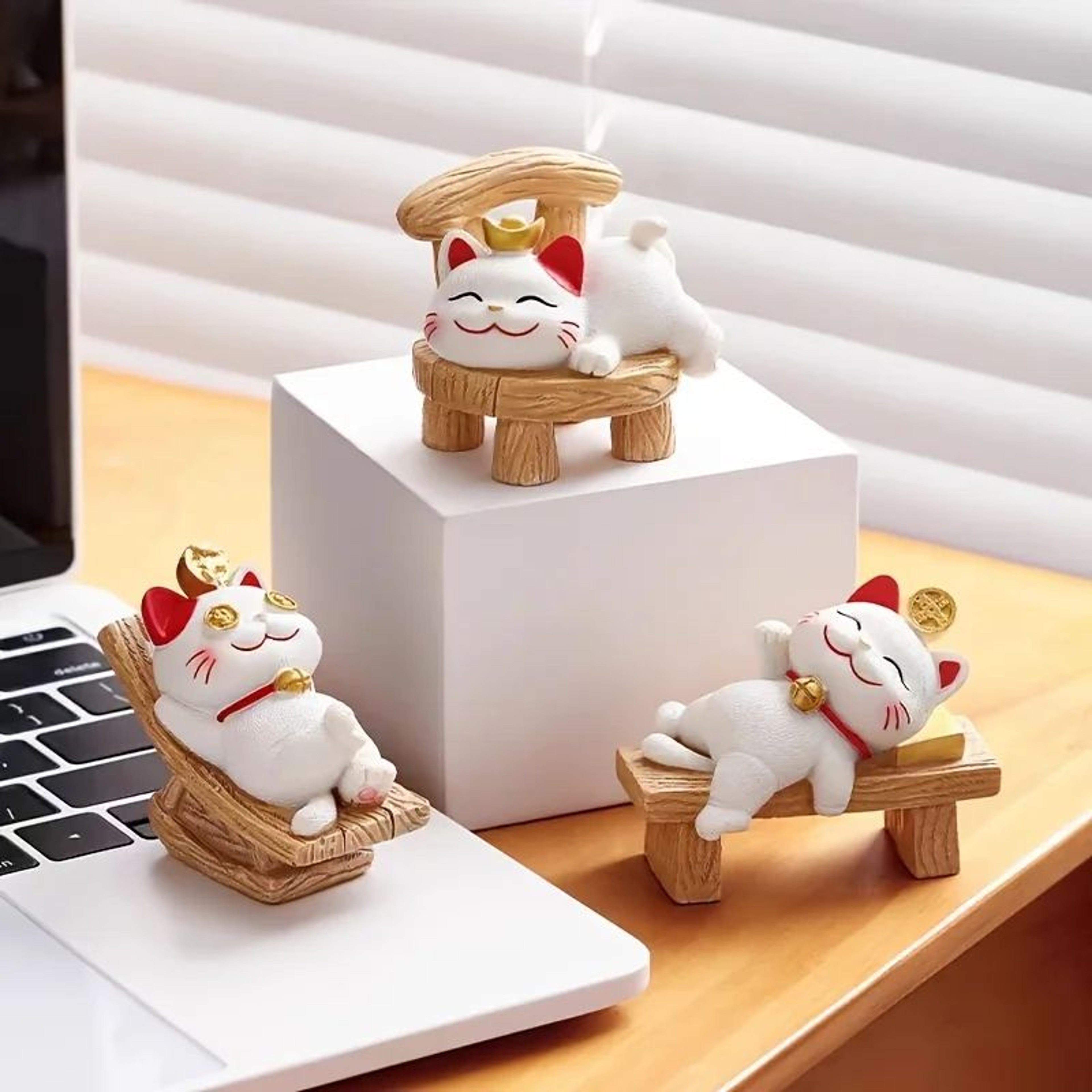 Lucky Lying Cat Figurine  WealthAttracting Ornament For Office Desk  Home Decor 1