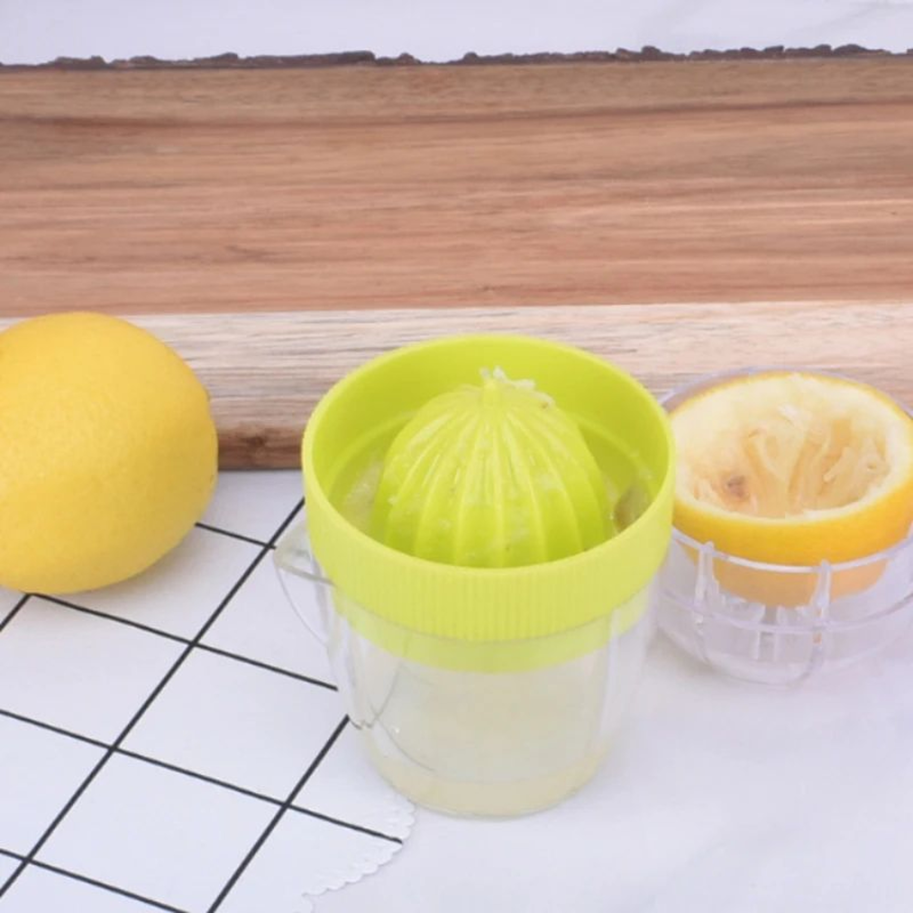 Manual Citrus Juicer With Measuring Cup  Easy Lemon  Orange Squeezer For Fast MessFree Juice 0