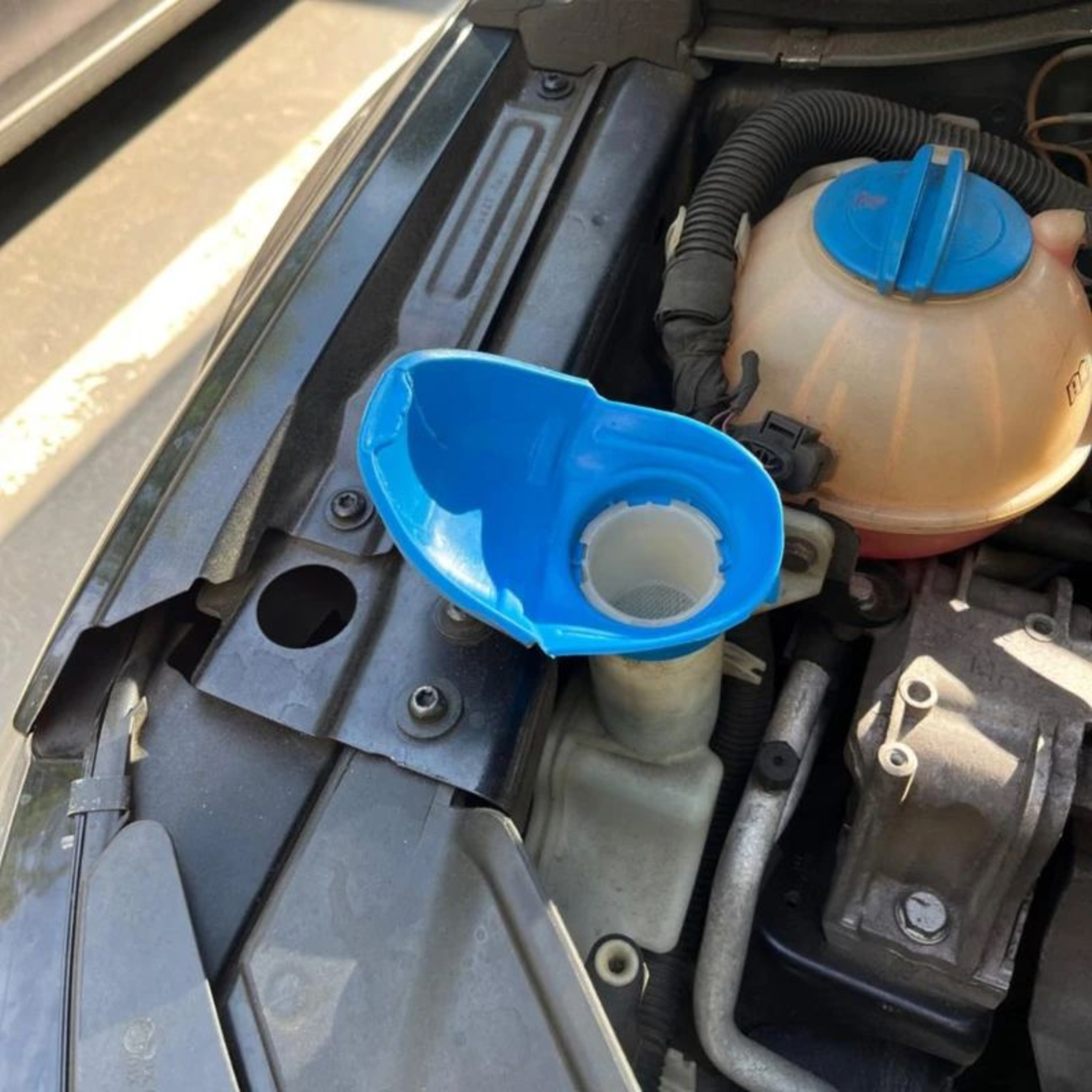 Audi VW Skoda Windshield Washer Reservoir Cap  Secure Washer Fluid Tank Cap Plastic Replacement 4