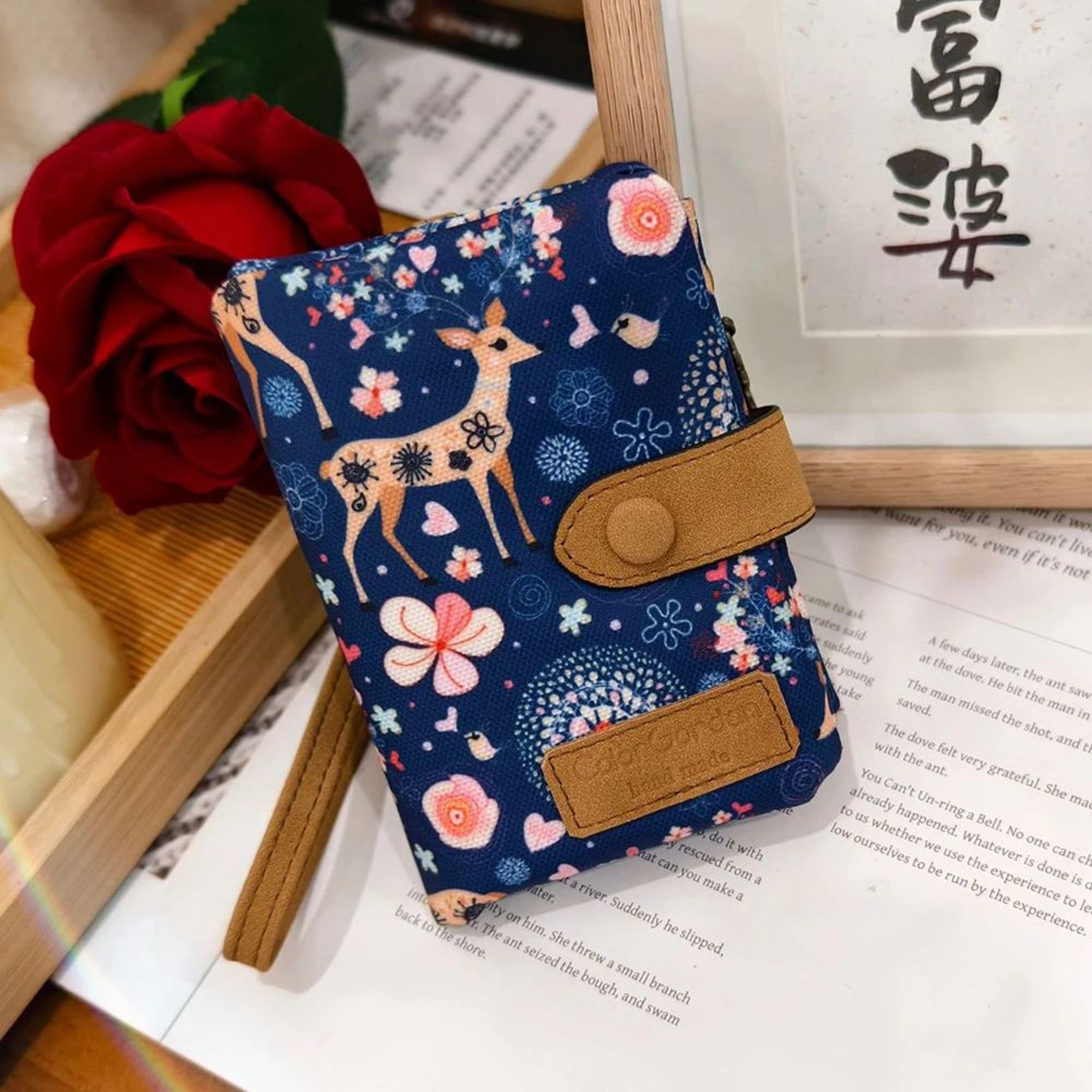 Everyday Womens Short Wallet With Hasp Closure Large Capacity Wallet Coin  Card Organizer 4