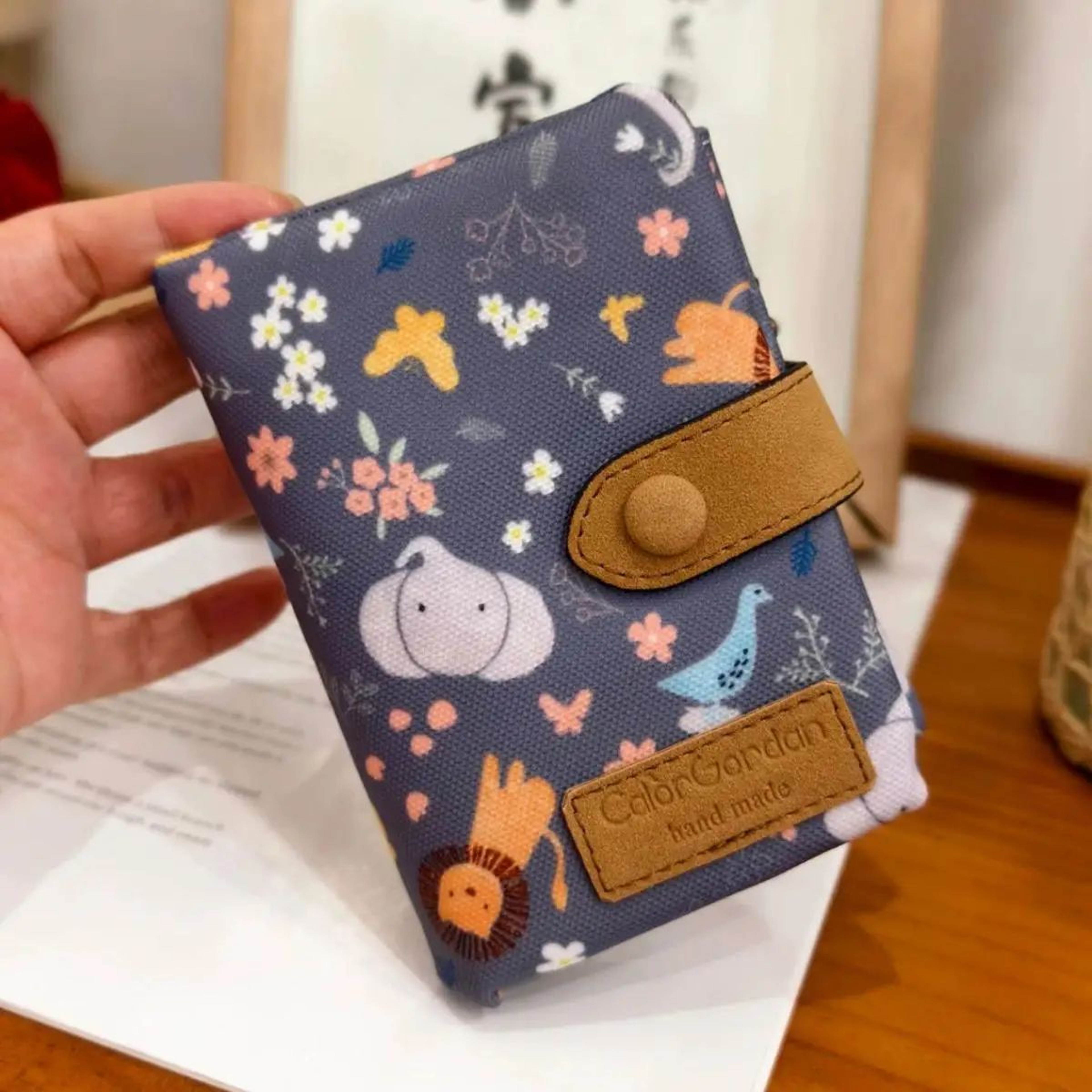 Everyday Womens Short Wallet With Hasp Closure Large Capacity Wallet Coin  Card Organizer 13