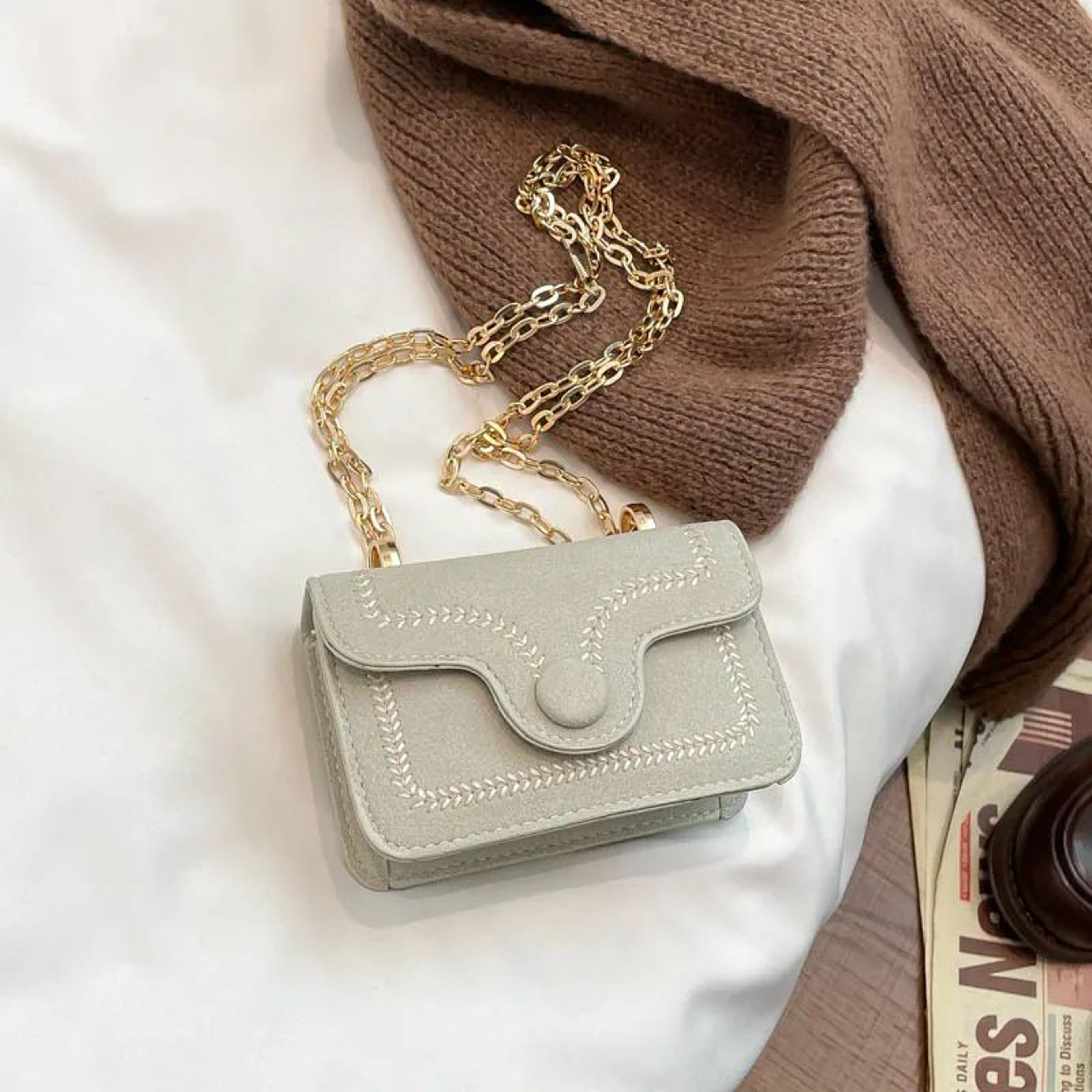 Elegant Embroidered Mini Chain Crossbody Bag  Stylish Women Handbag With Chain Strap  Compact Squar 8