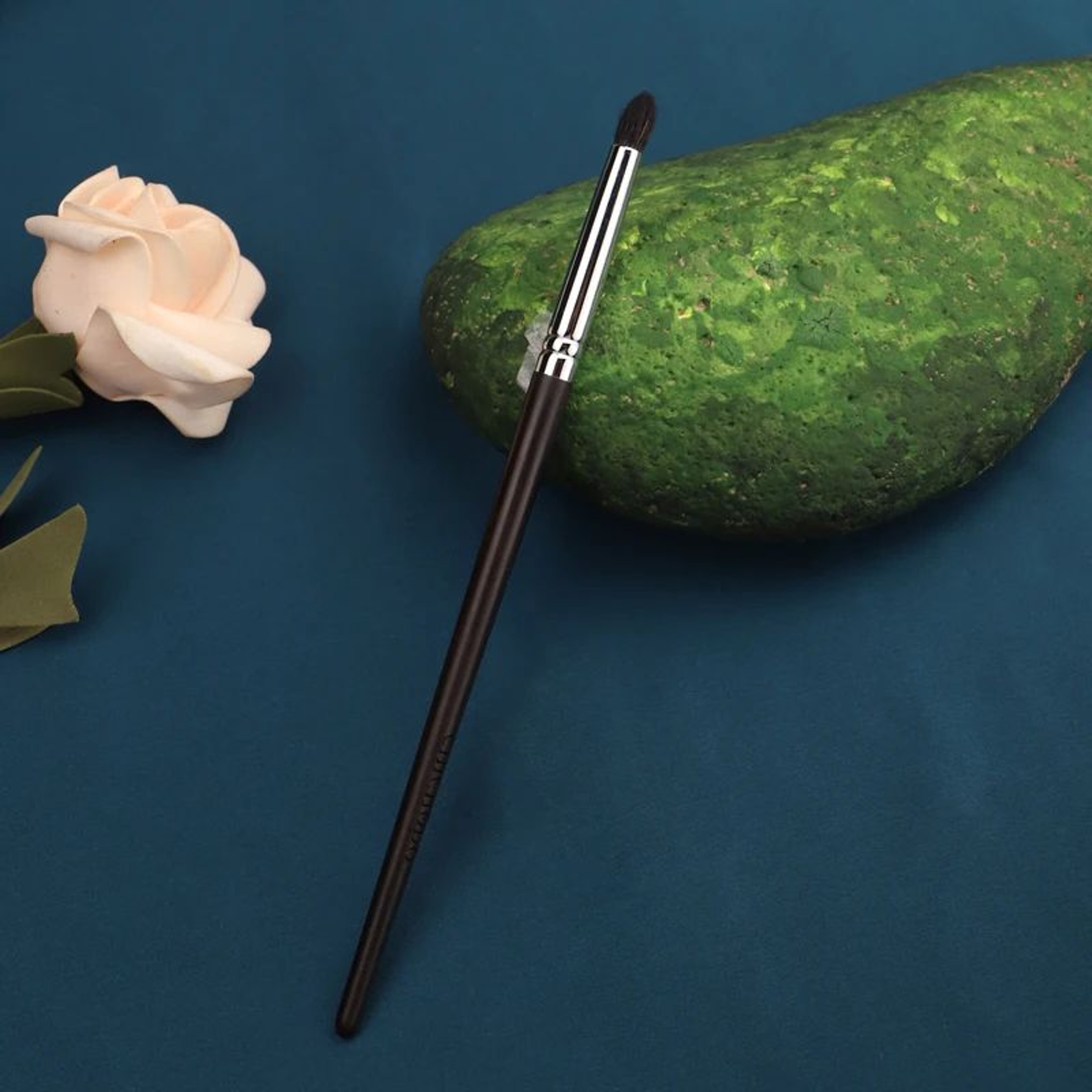 CHICHODO Precision Goat Hair Eyeshadow Crease Brush  Professional Pointed Detail Makeup Brush 4