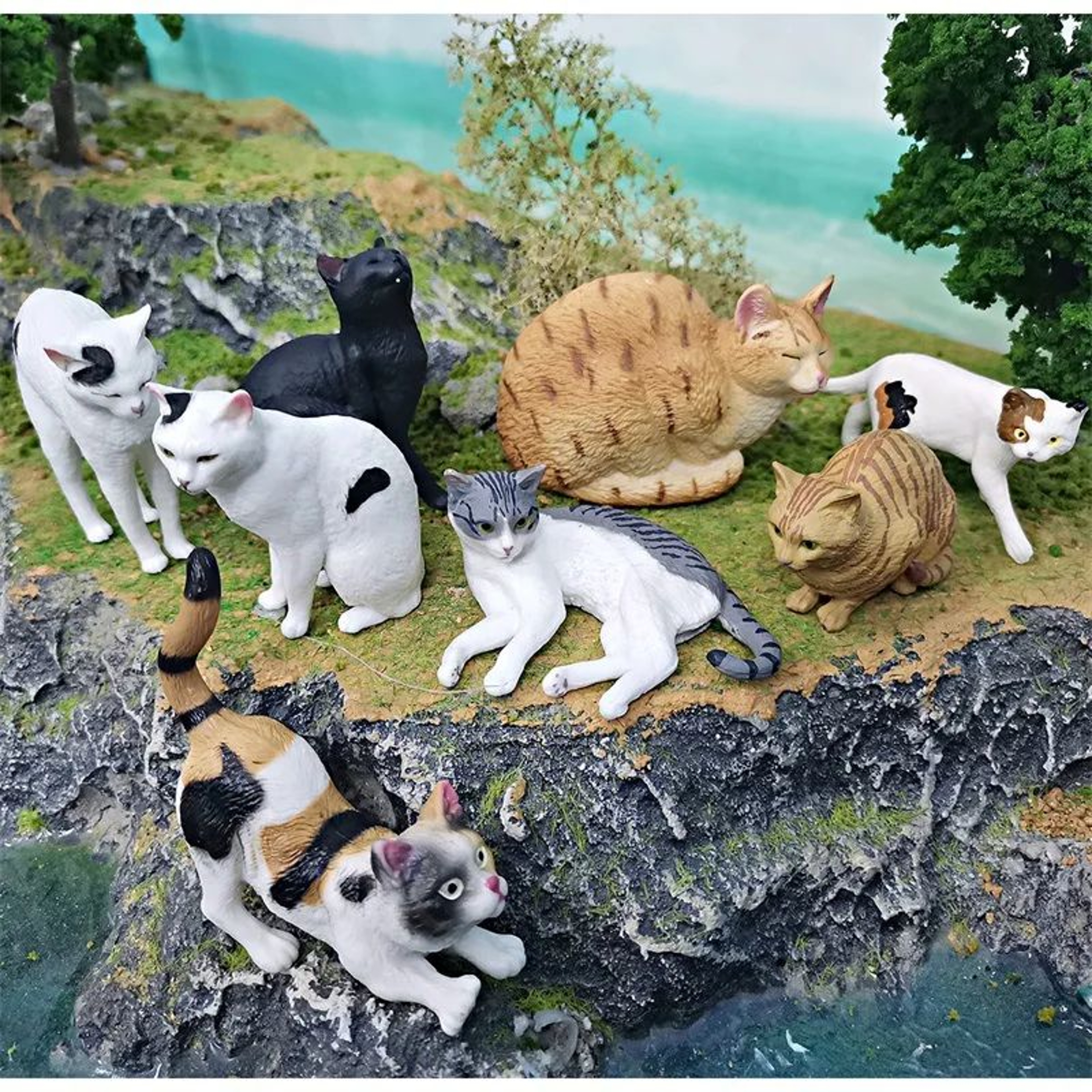 Lifelike Orange Cat Figurine  Realistic Mini Cat Ornament For Desk Decor 1