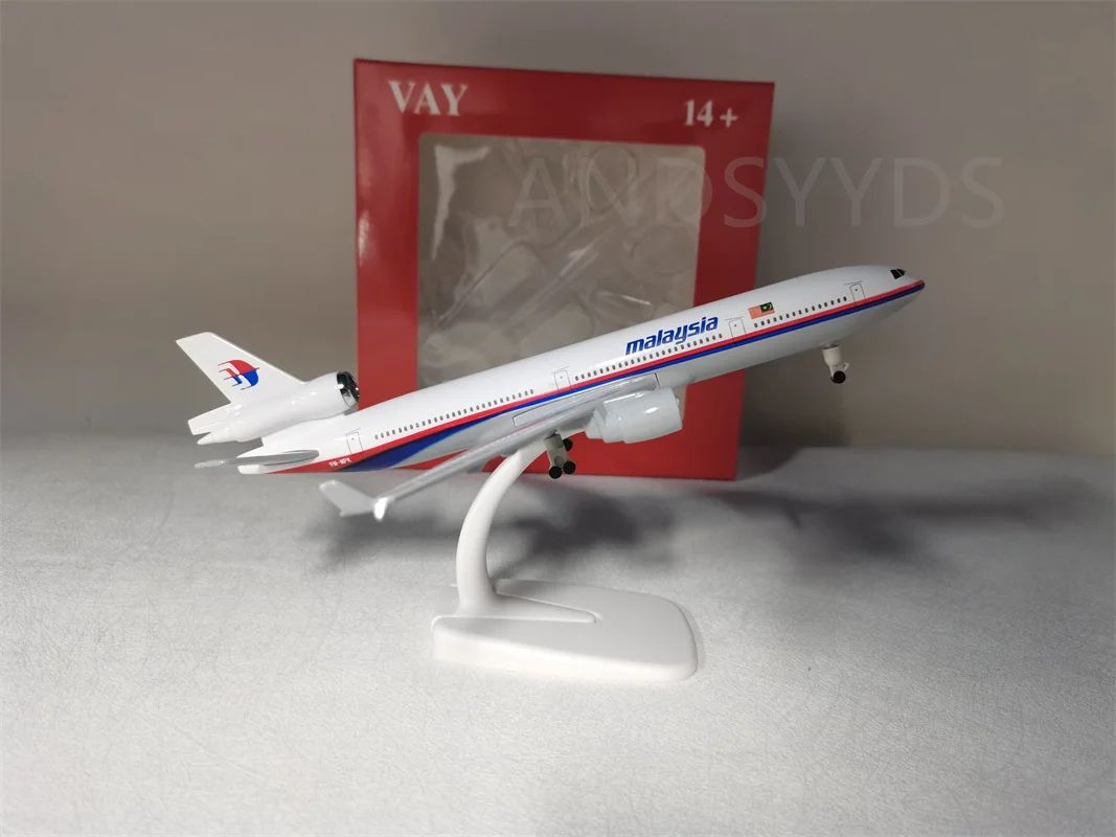 20cm MD11 Model Plane Diecast Airplane Model With Landing Gear Display Stand 1