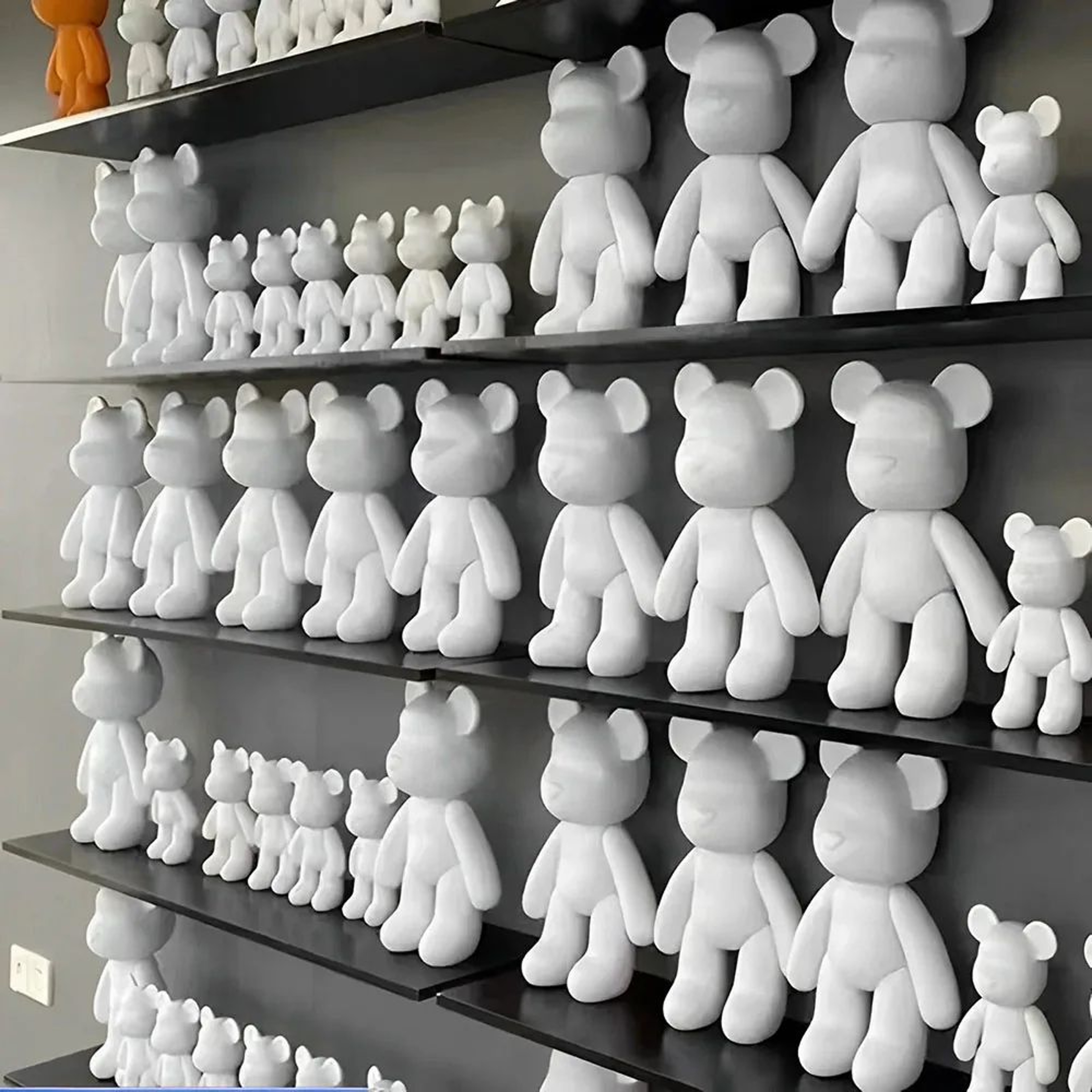 Creative DIY Fluid Bear Sculpture Paintable Bear Figurine For Home Decor 1