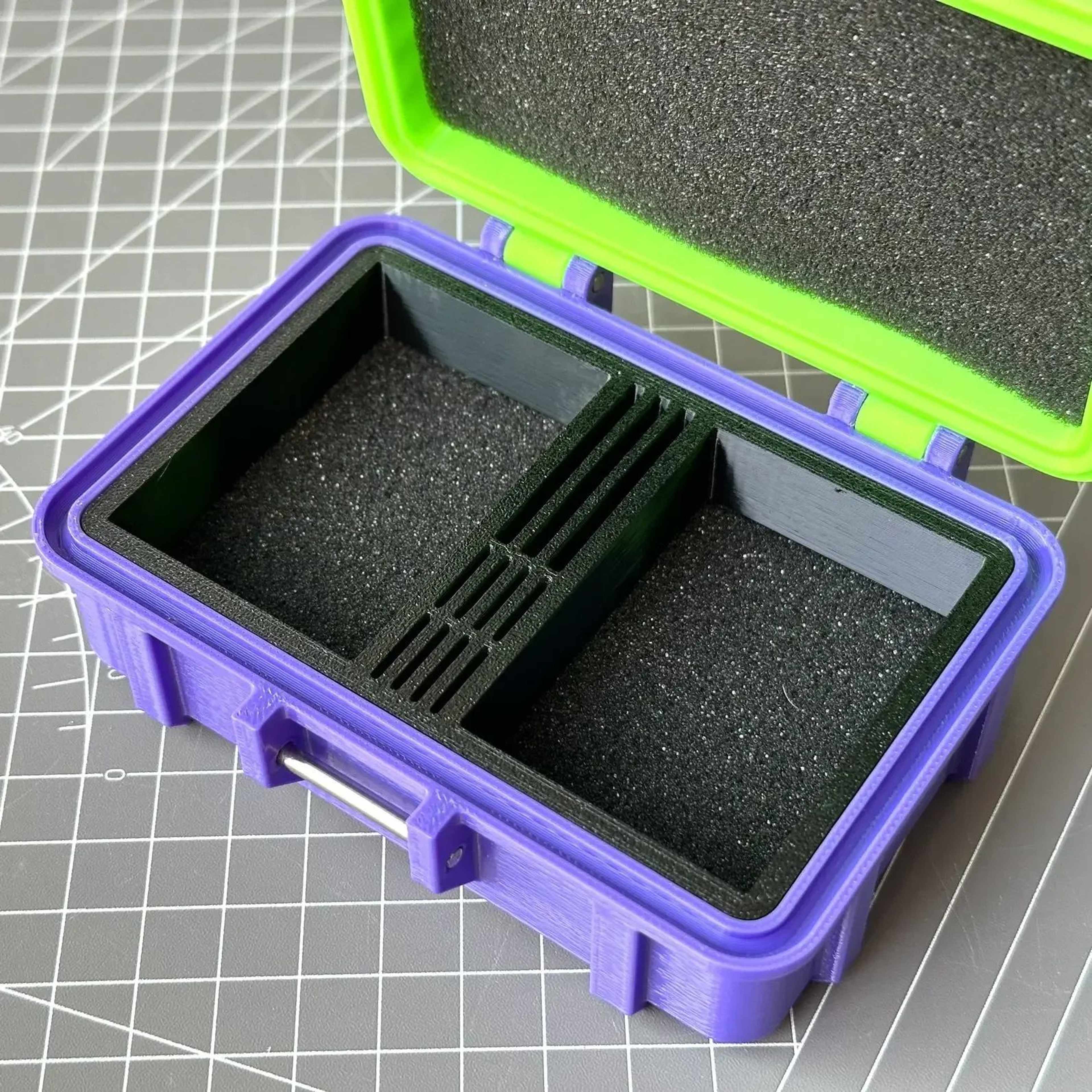 MoistureProof Camera Battery Case For DSLR  Mirrorless Batteries 2