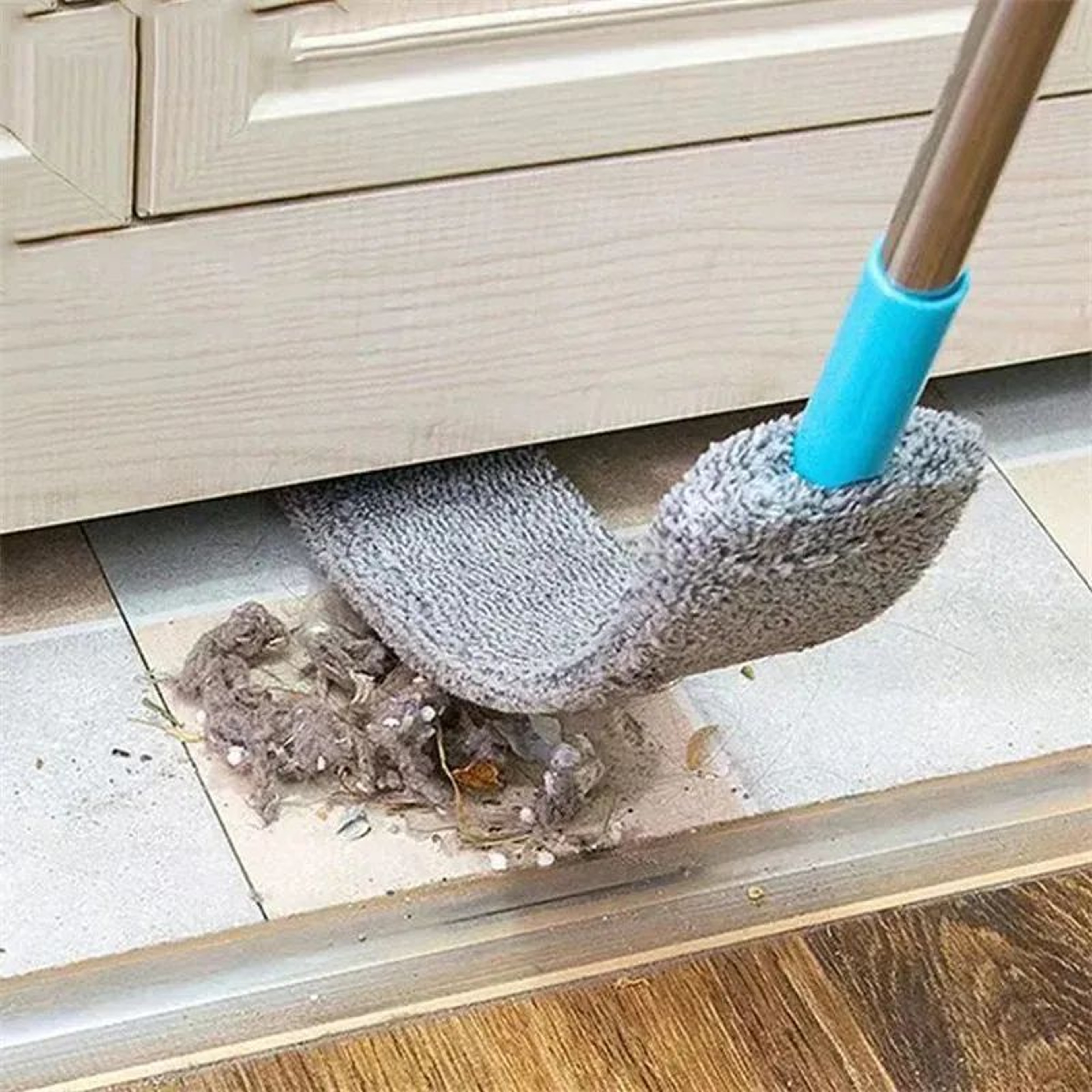 Flexible Long Handle Dust Mop For Under Bed And Ceiling Cleaning 1