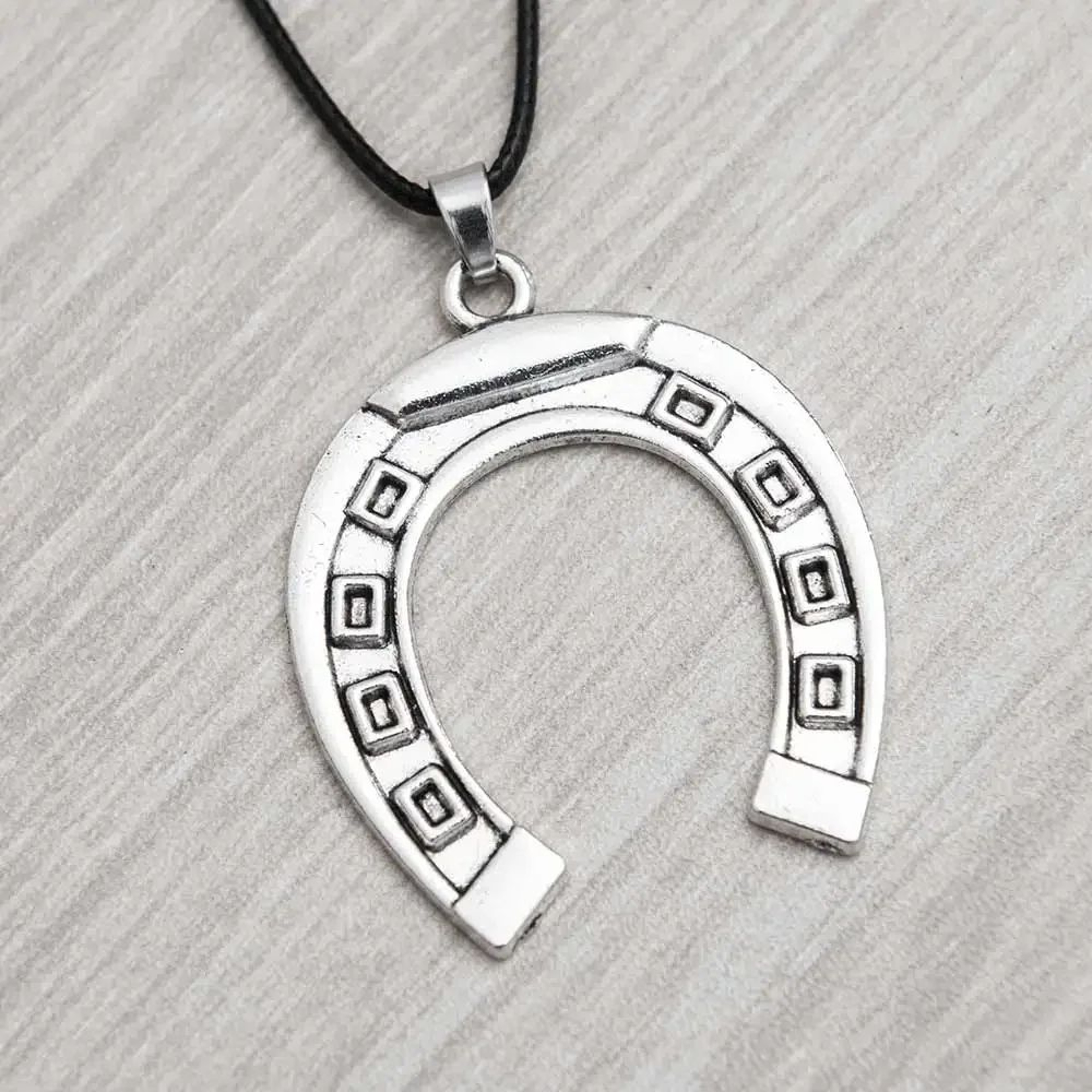 Lucky Horseshoe House Car Pendant Rearview Mirror Ornament 5