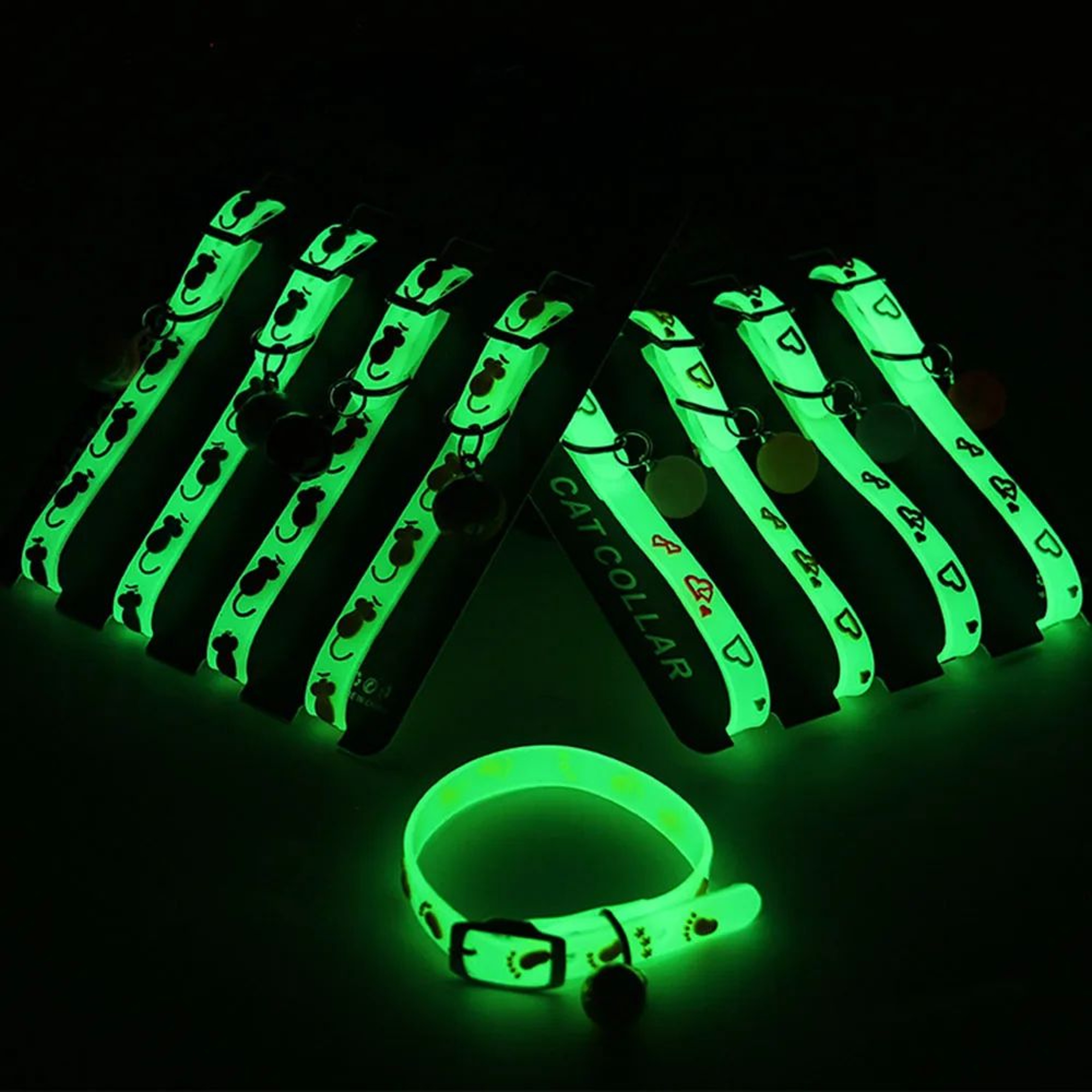 GlowGuard Luminous Cat Collar With Bell 2