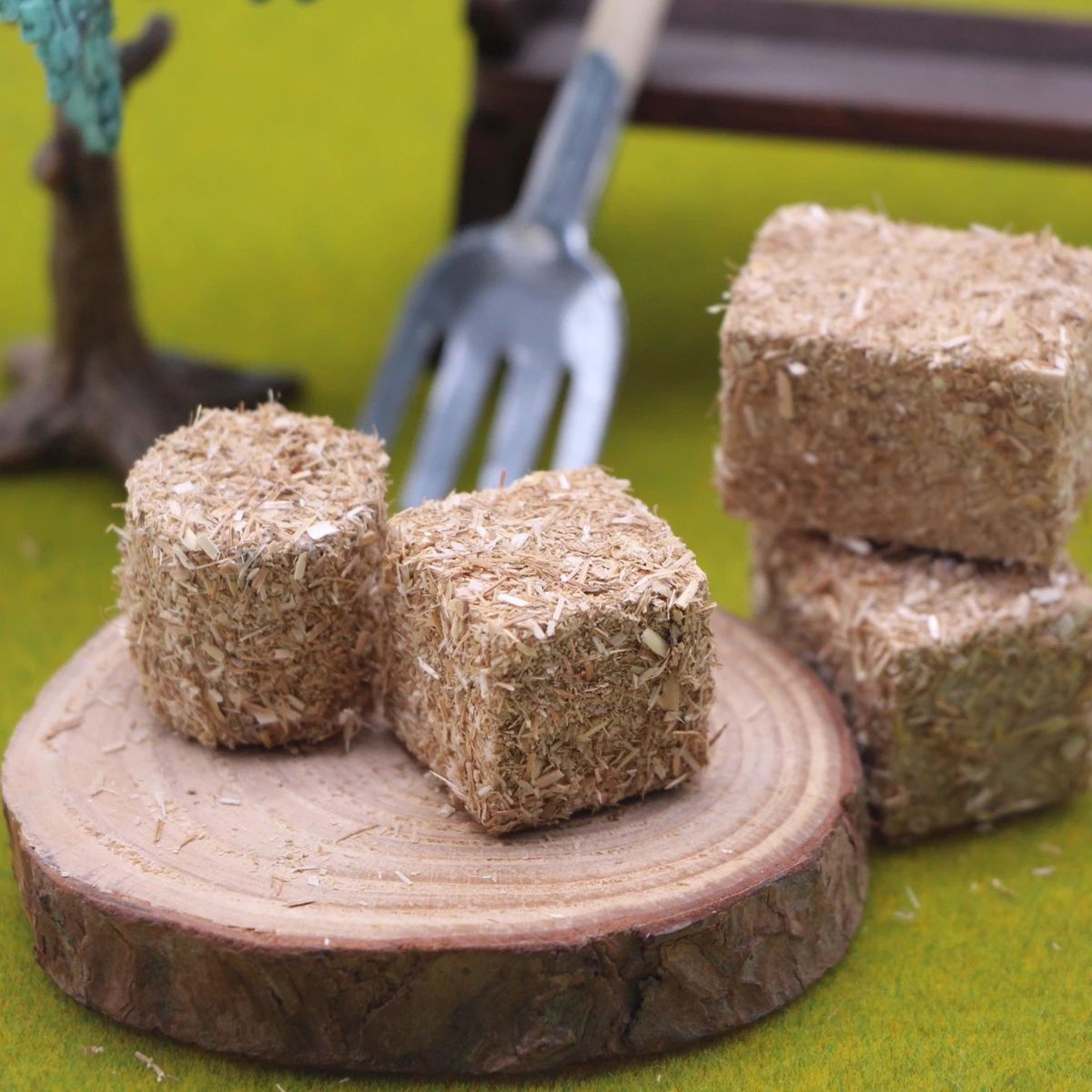 Rustic Mini Hay Bales Set For Dollhouse Farm And Western Decor 3