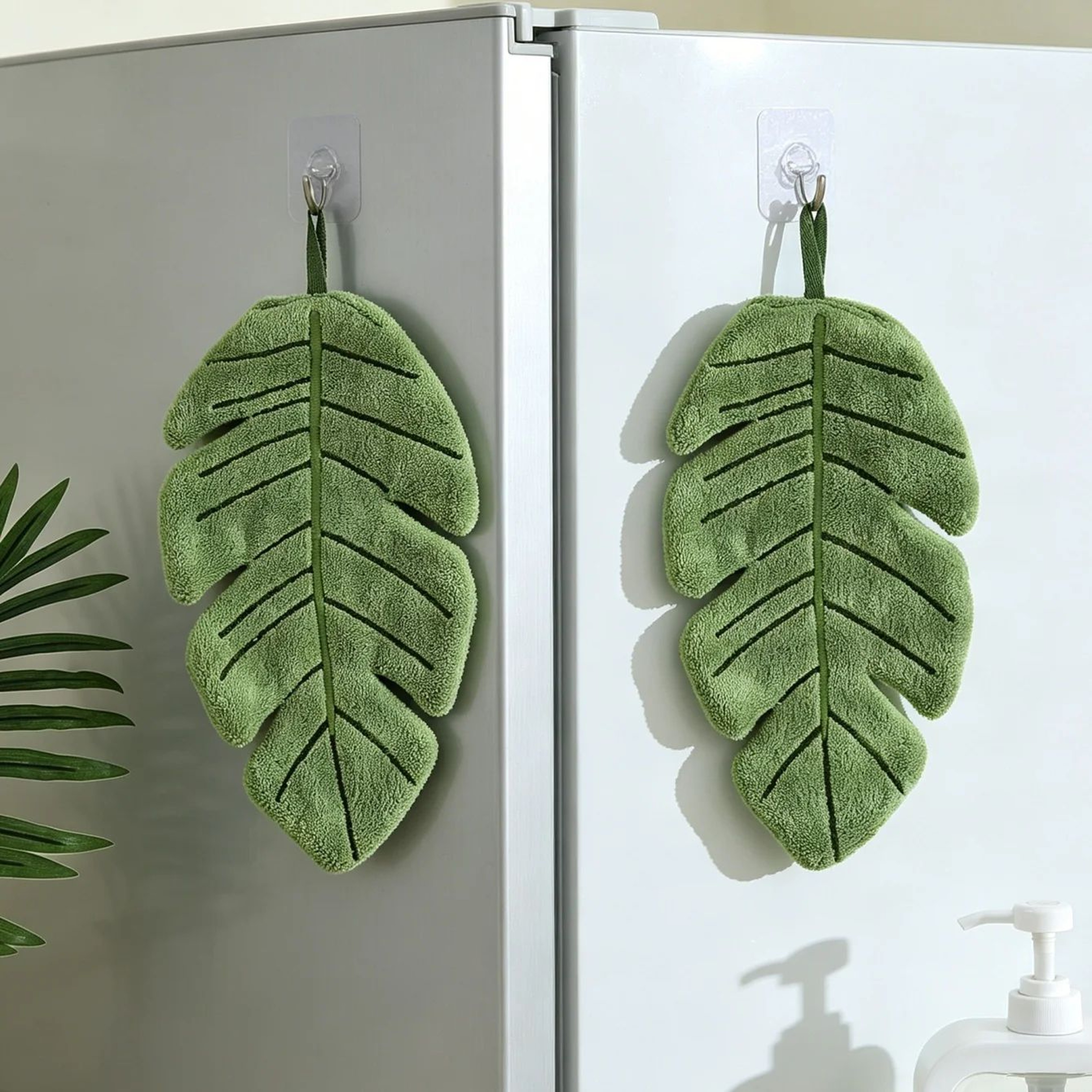 Leaf Shape Coral Velvet Hanging Hand Towel 1