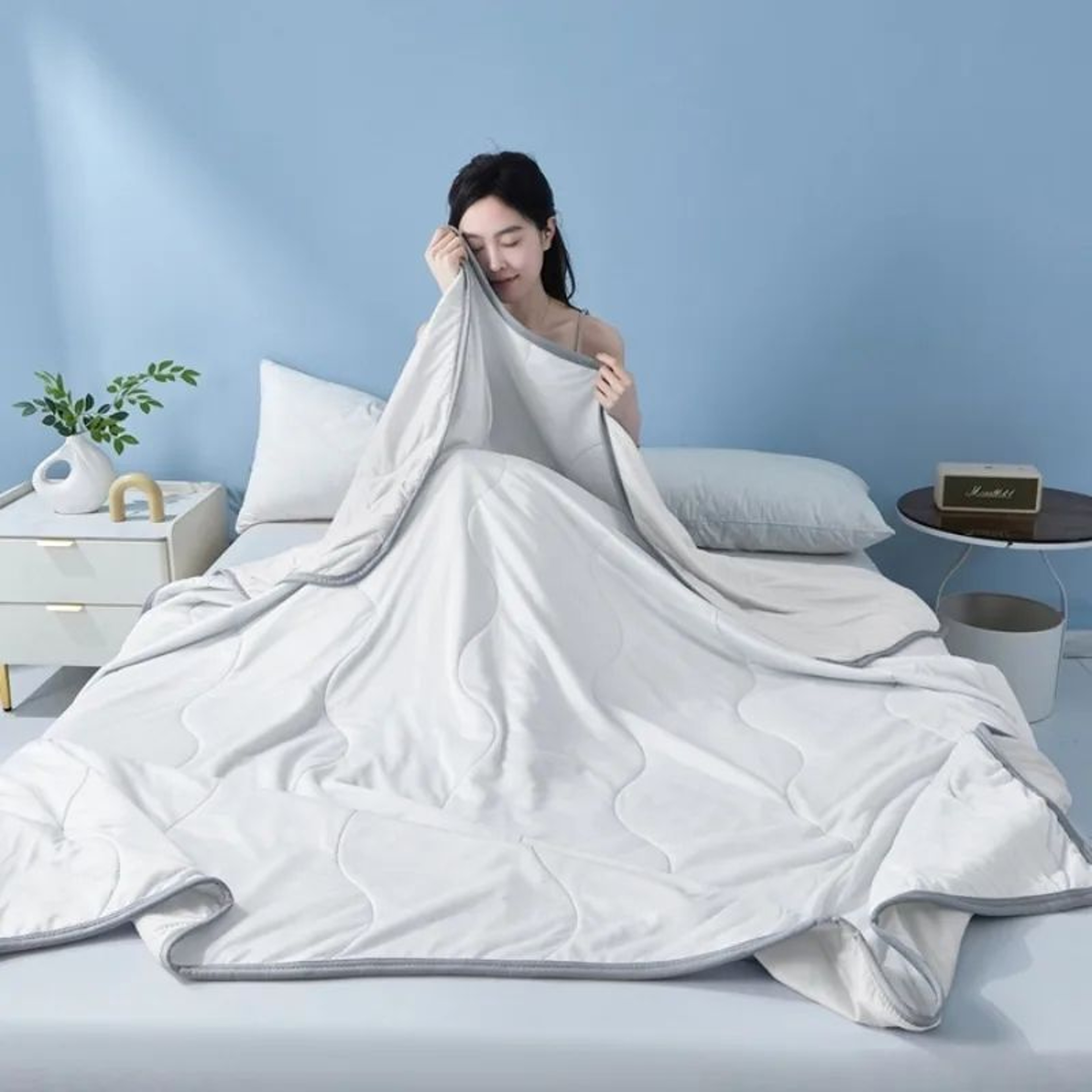 Cooling Ice Silk Summer Quilt Lightweight Machine Washable Air Conditioning Comforter 2