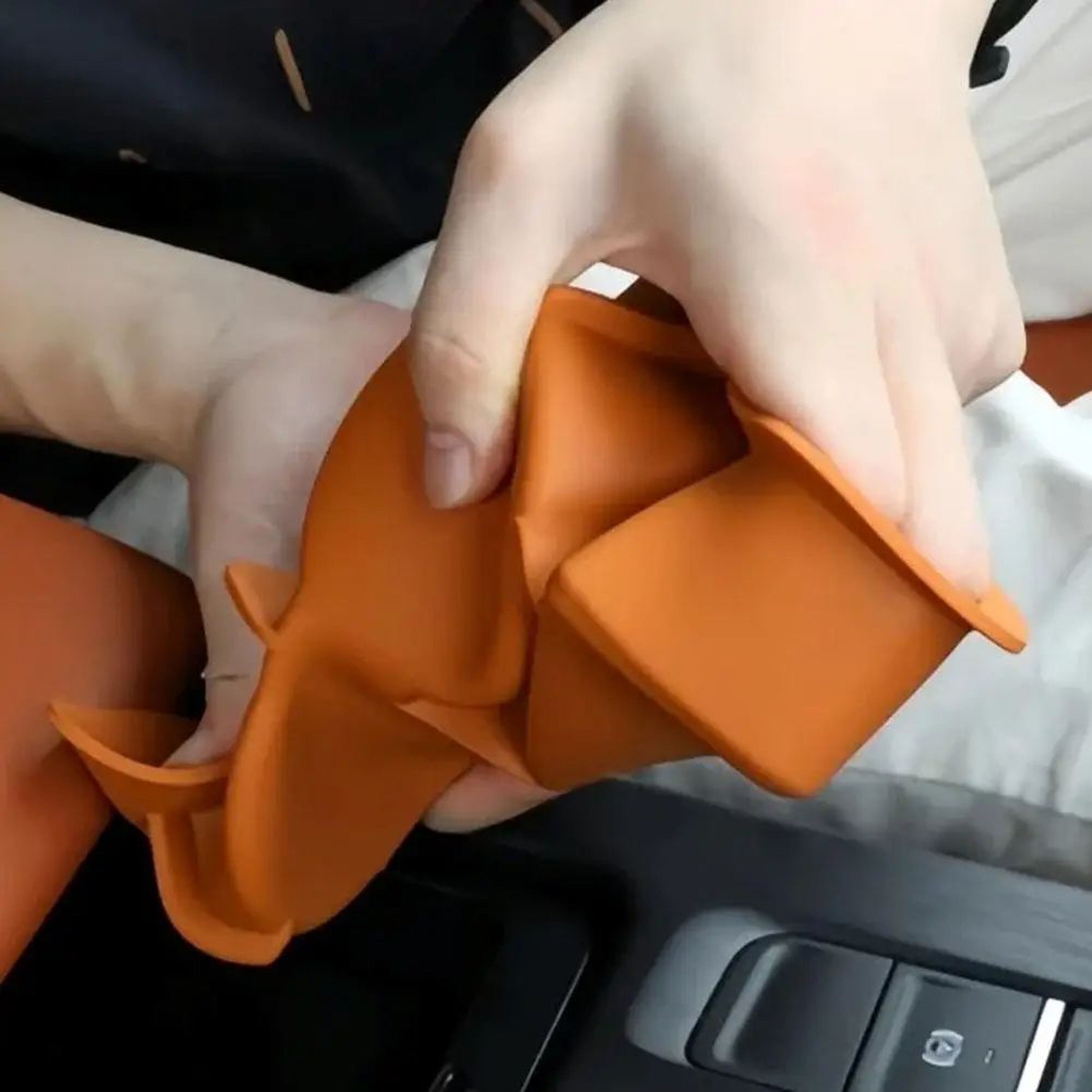 HAVAL H9 20242025 Silicone Armrest Storage Box With Cup Holder 2