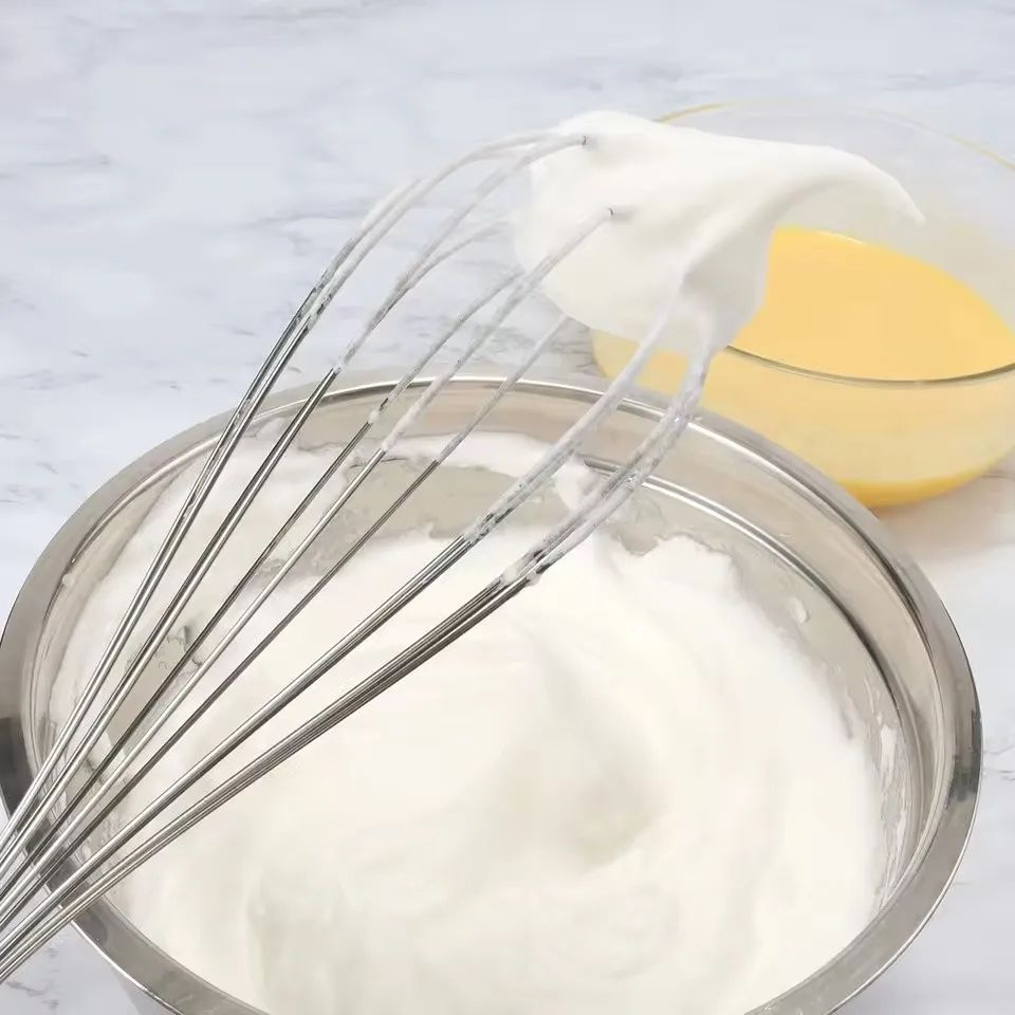 Stainless Steel Rotary Manual Egg Beater And Kitchen Whisk Mixer 2