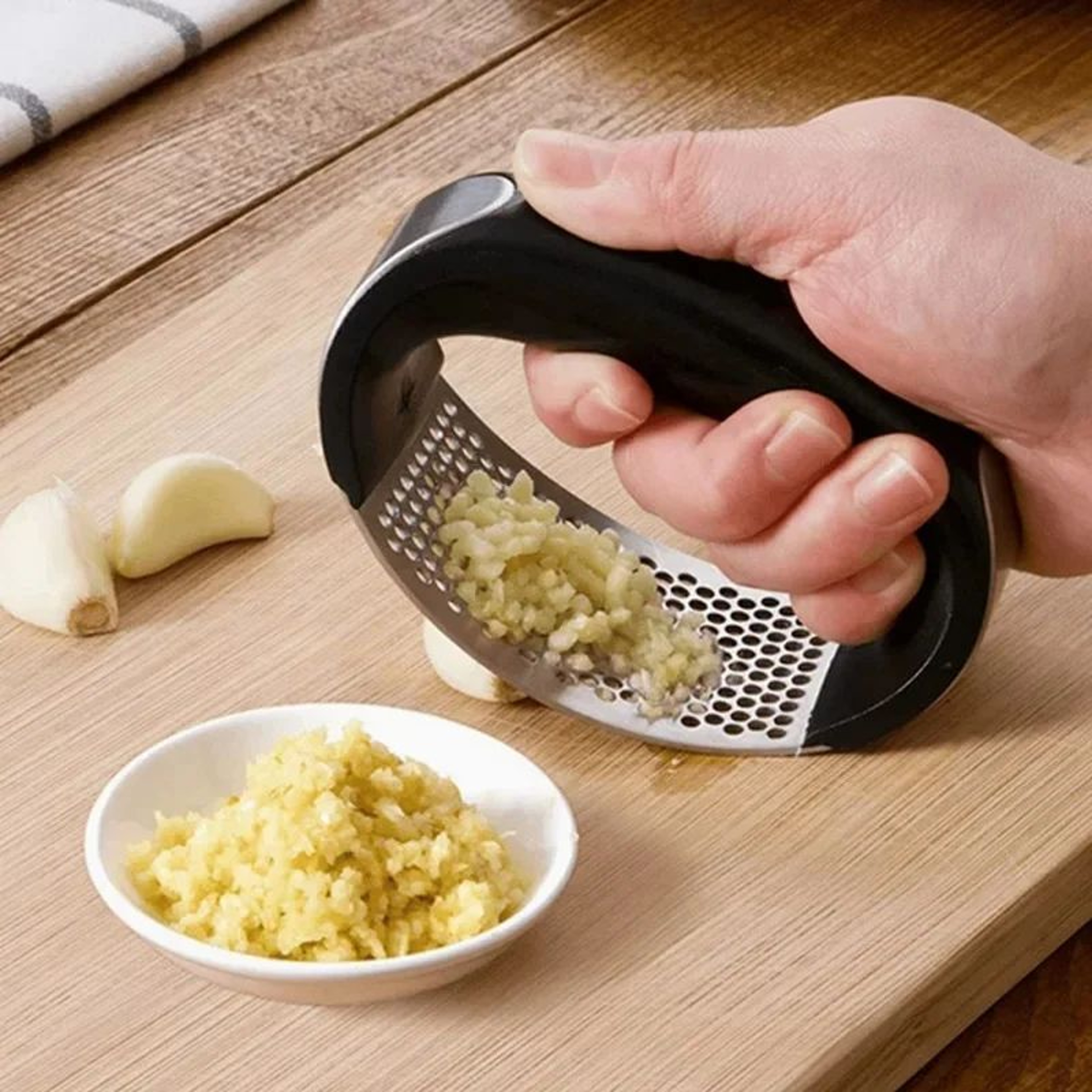 Heavy Duty Stainless Steel Garlic Press With Soft Grip Handle 1