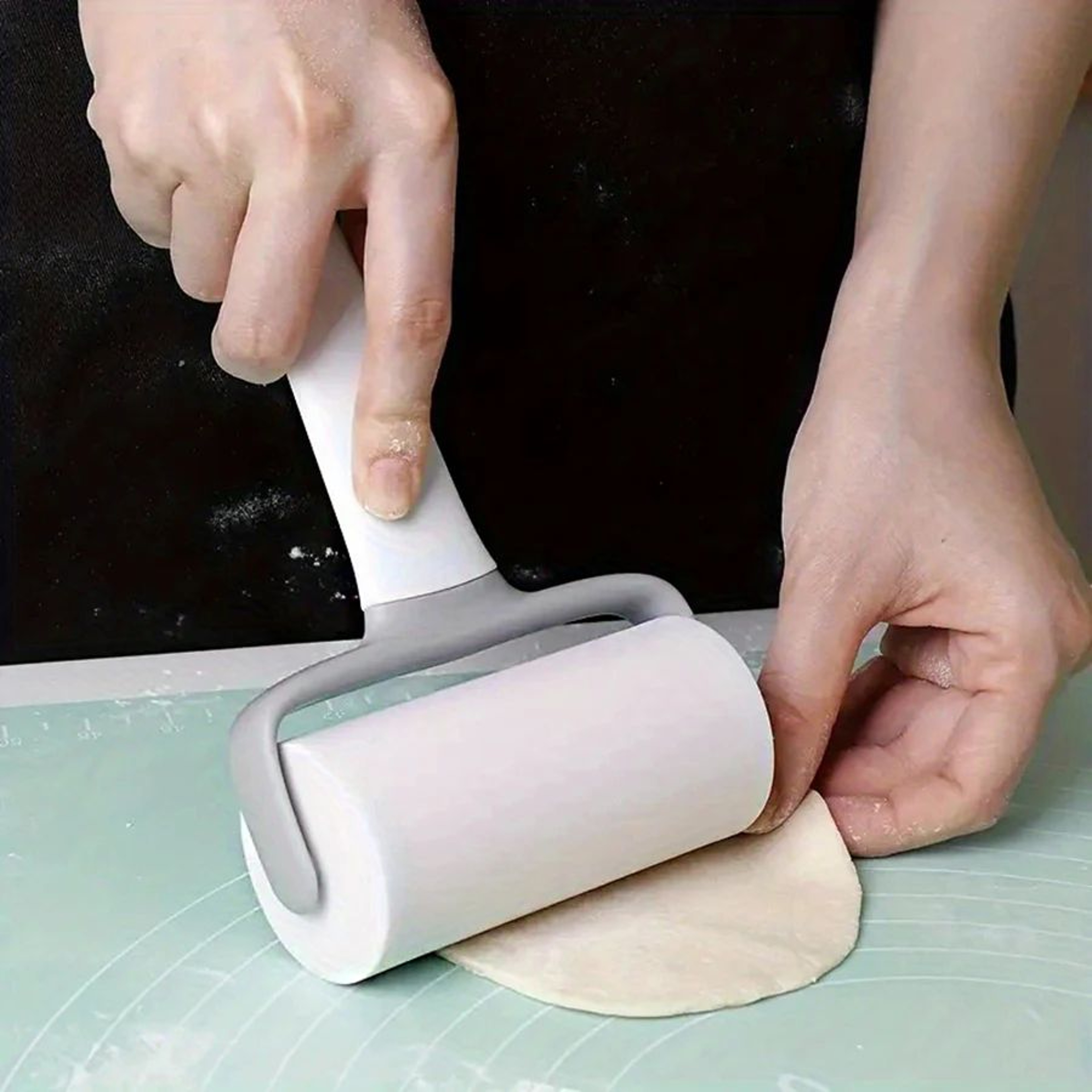 Handheld Dough Roller For Dumplings Pastry And Noodles 1