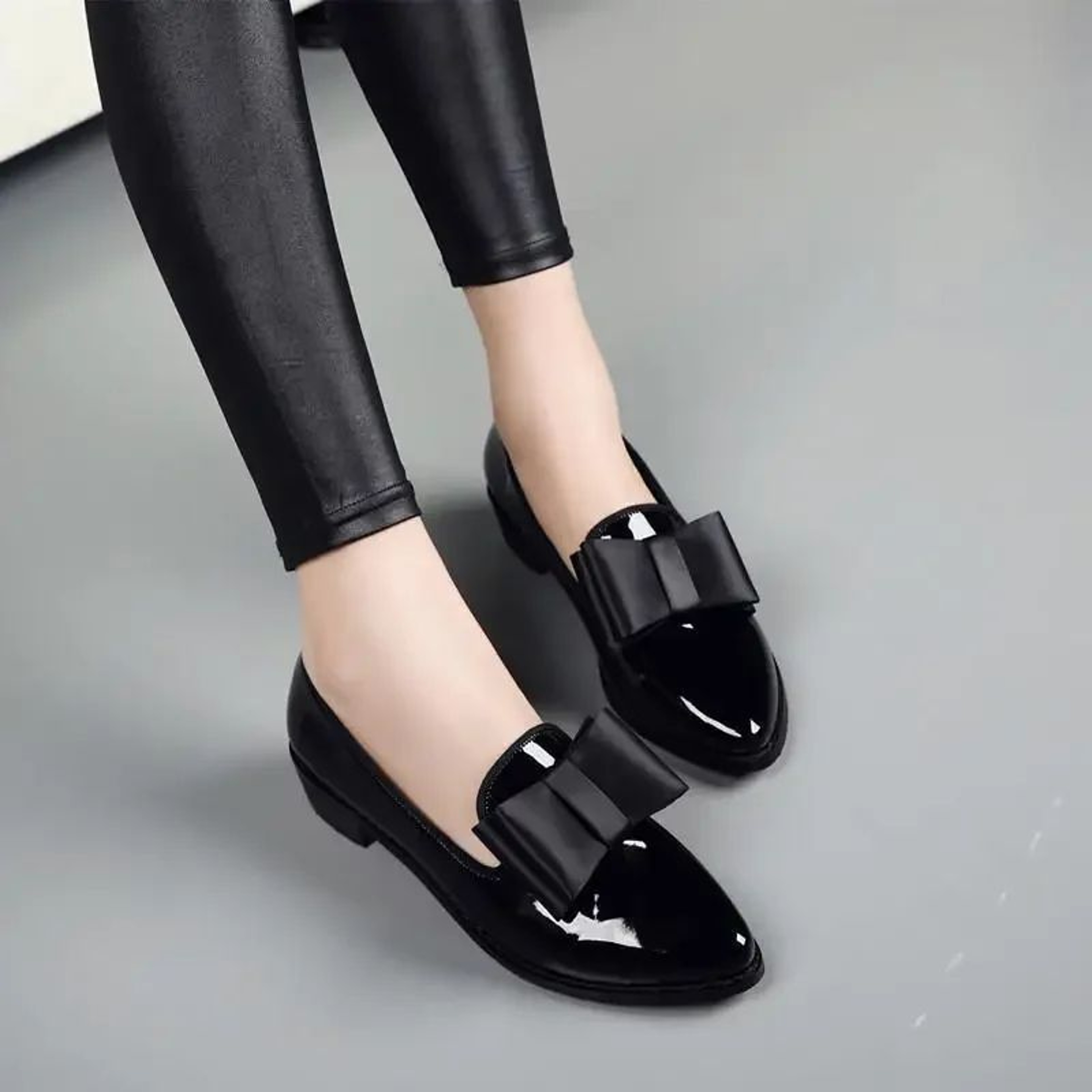 Womens Bow Pointed Toe Patent Leather Loafers 3