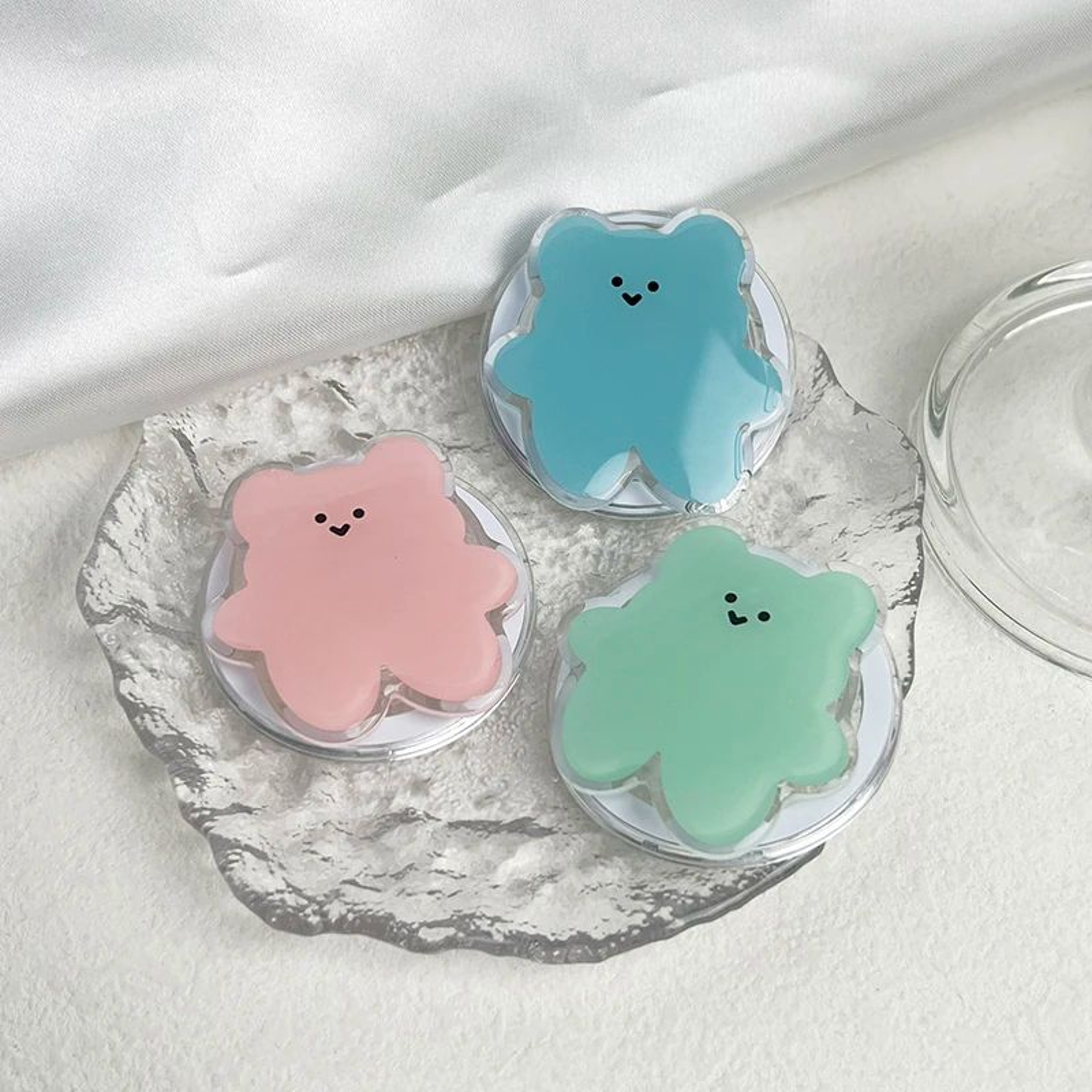 Cute Cartoon Bear Magnetic Foldable Phone Grip Holder For MagSafe 4