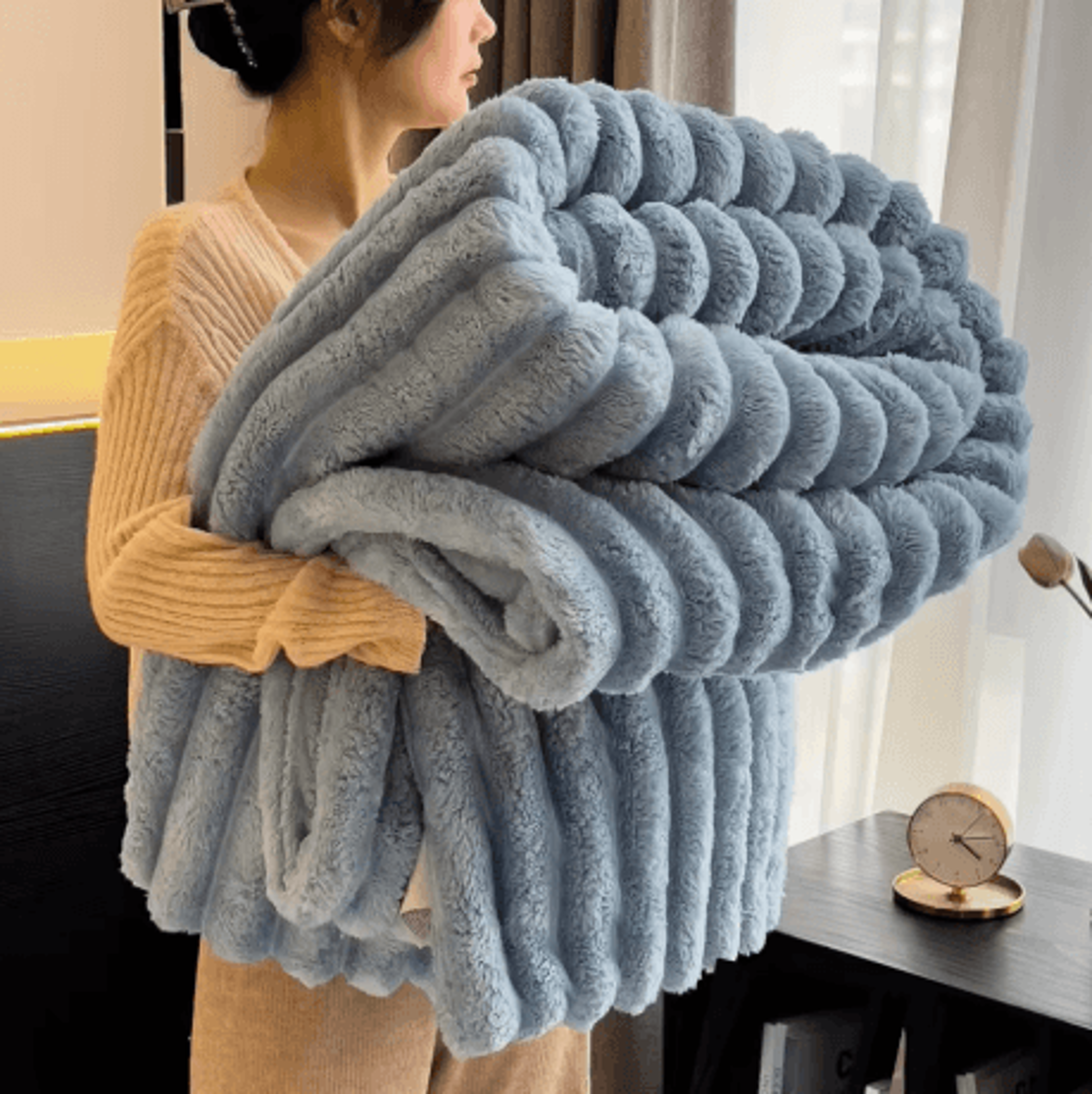 250GSM Soft Fluffy Throw Blanket Warm Decorative Striped Blanket For Bed Nap And Winter Comfort 1
