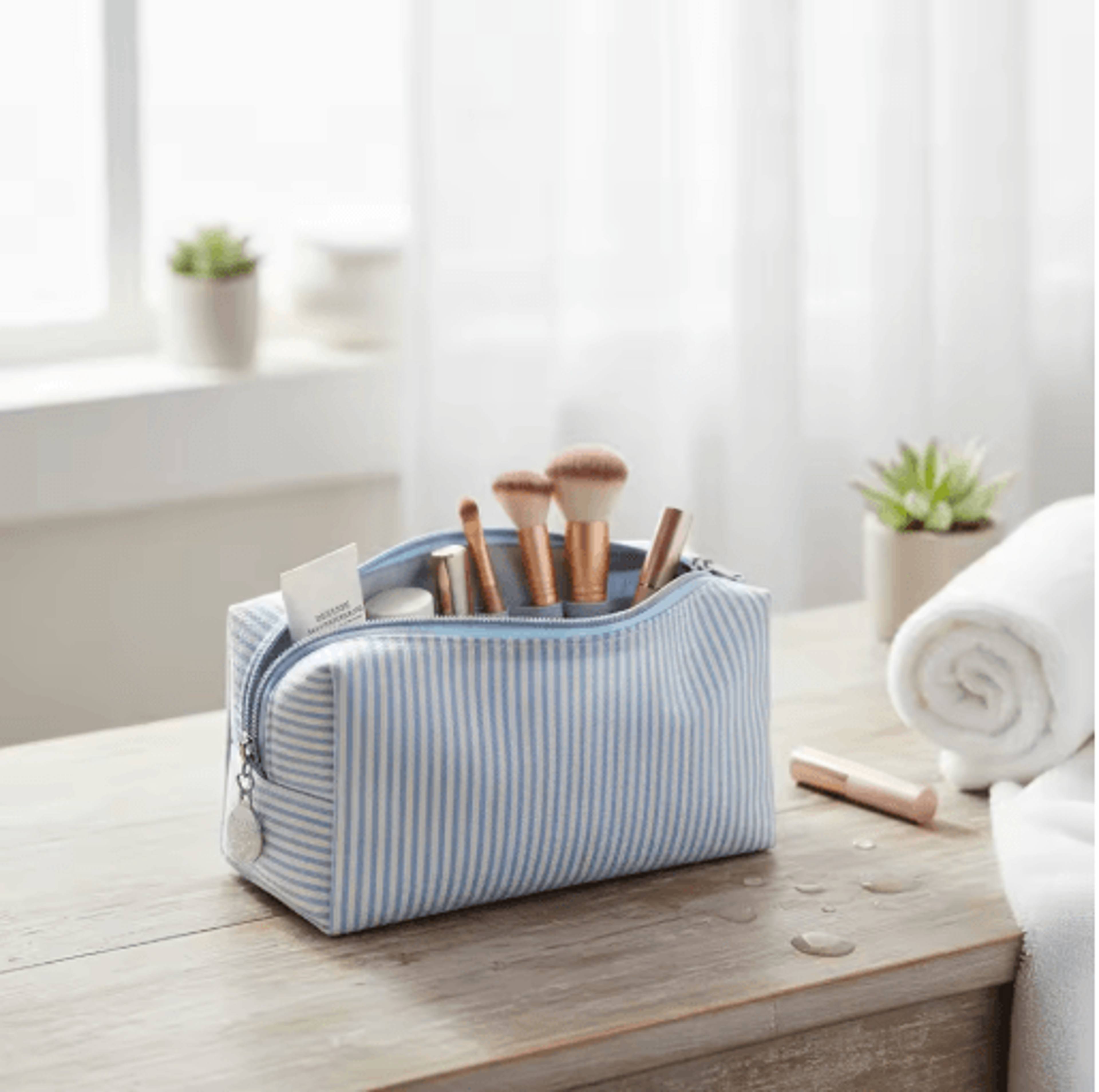 Striped Embroidery Makeup Bag Waterproof Travel Toiletry Organizer with Bubble Print – view 13