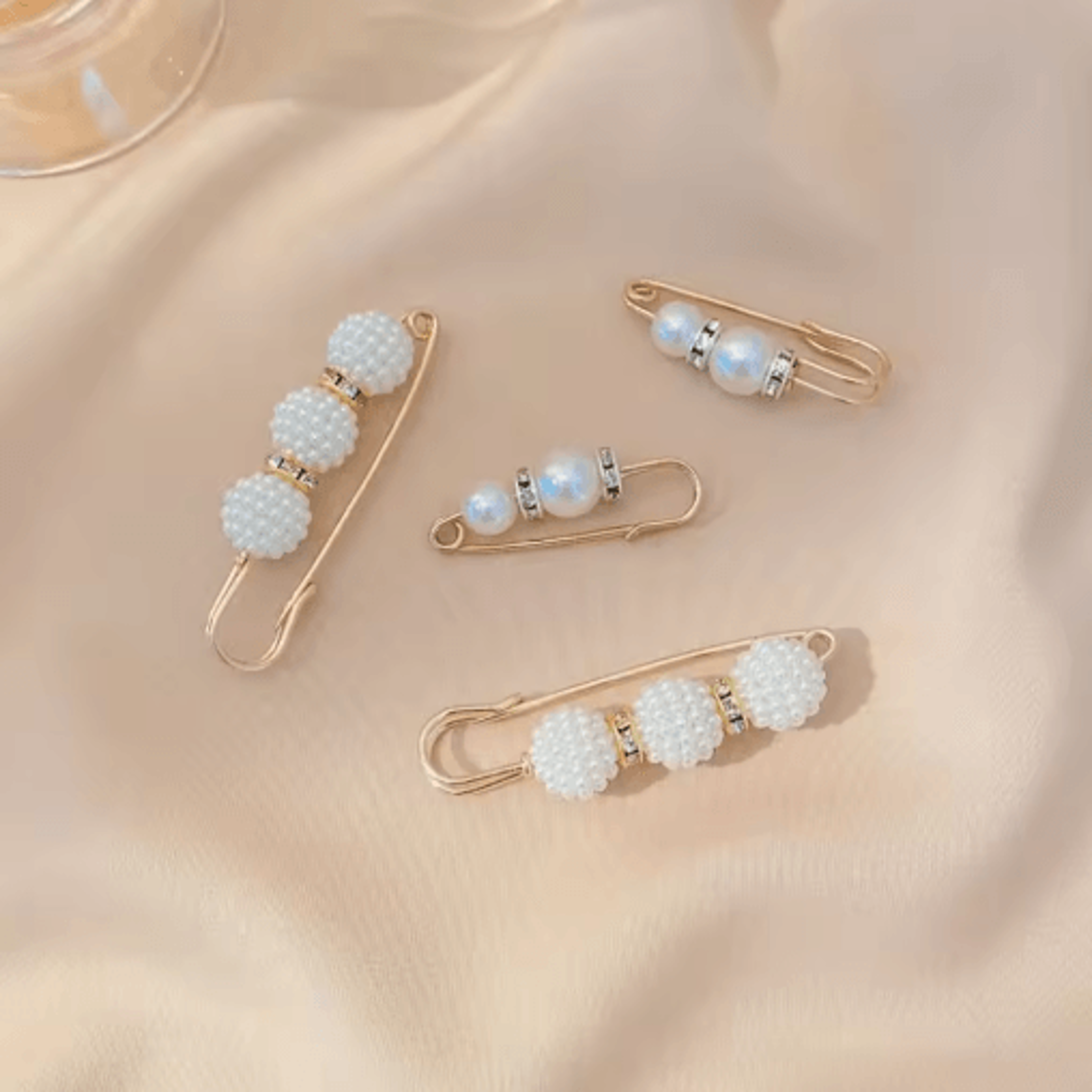 4Piece Pearl Waist Adjustment Buckle Set  Decorative Clothing Extenders 1