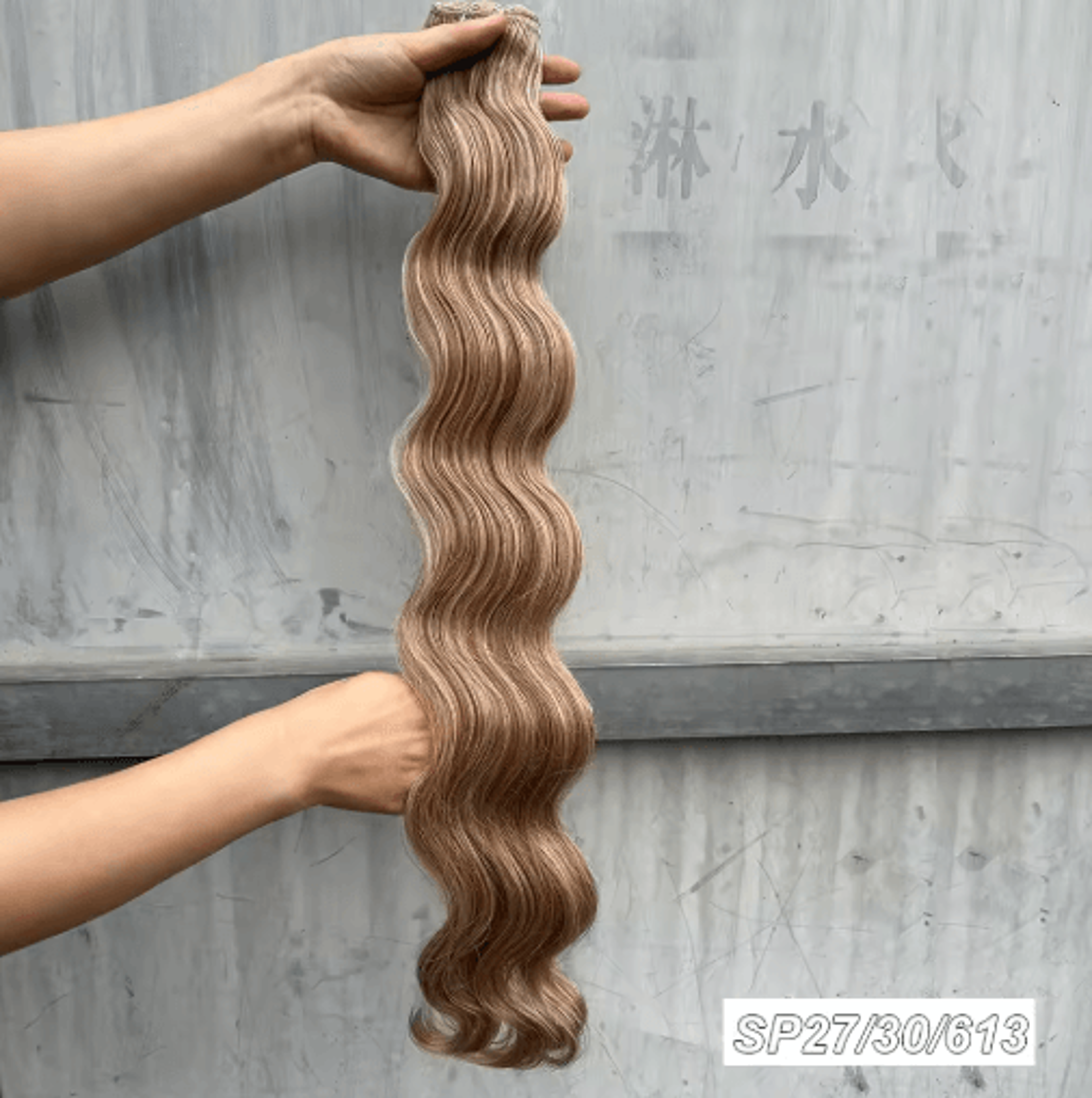 Magicae 30 Inch Ombre Body Wave Synthetic Hair Extension Bundle 200g 20