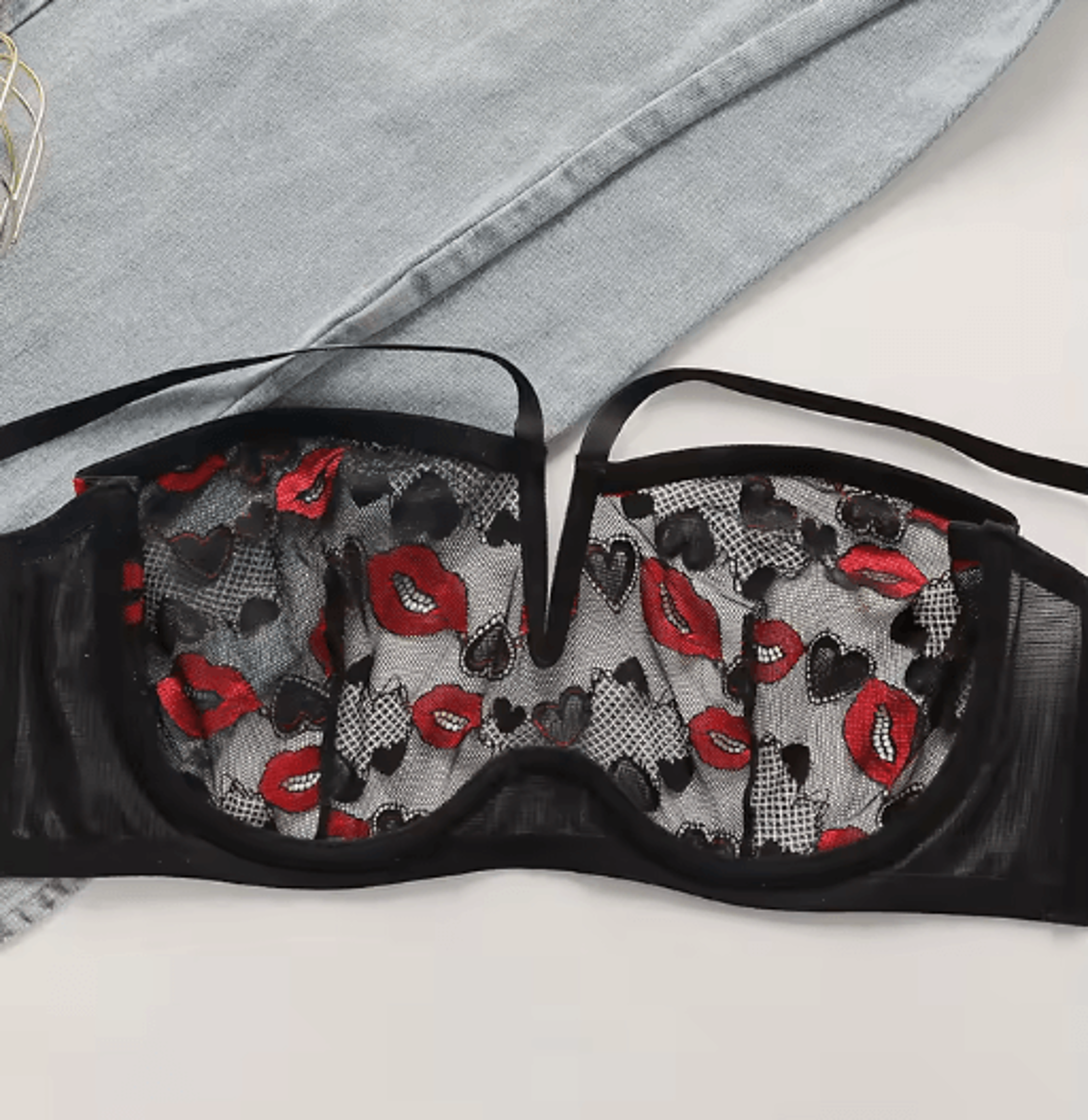 Red Lips Halter Deep V Plus Size Push Up Lace Bra With Underwire 4