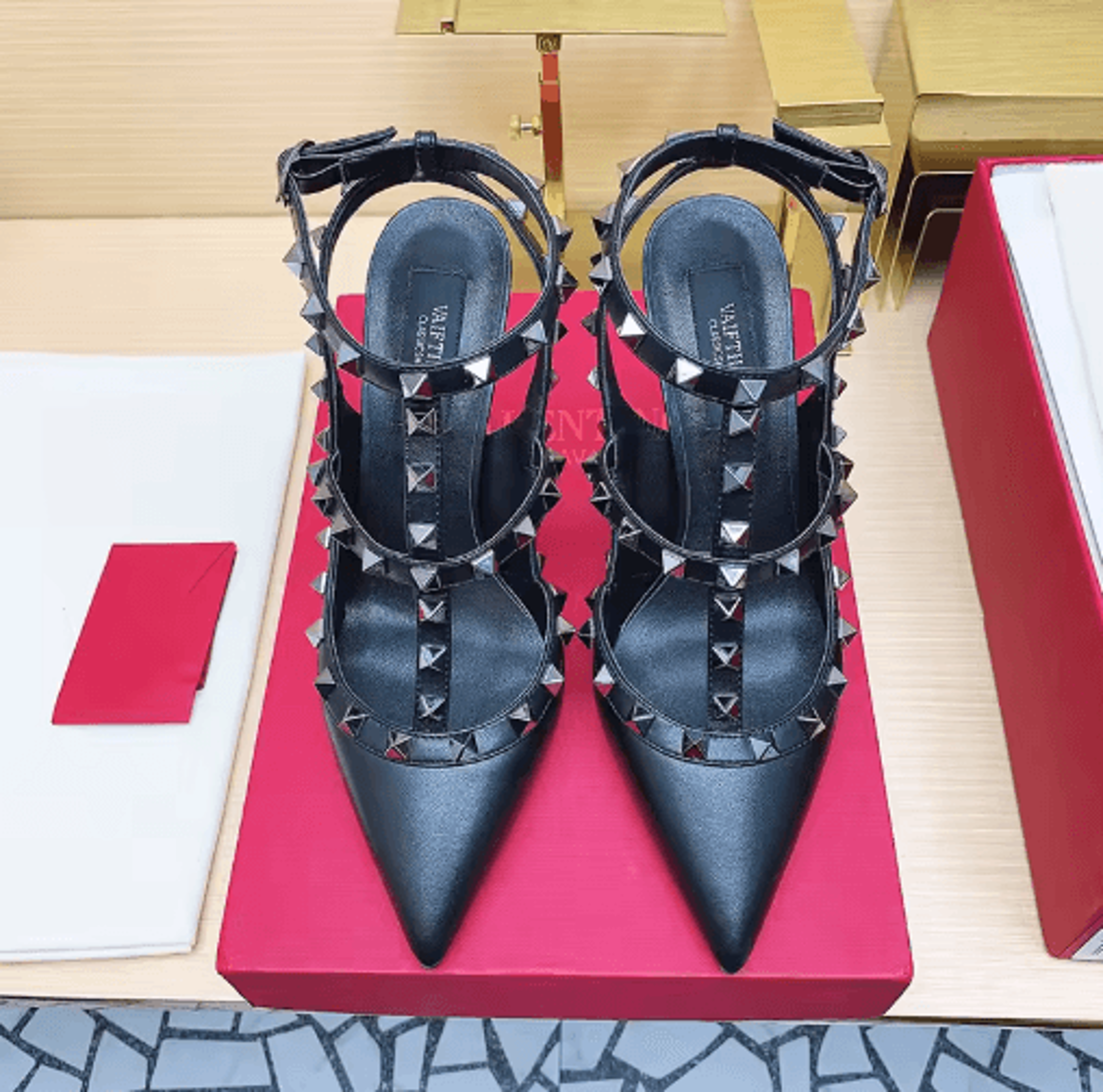 2025 Luxury Punk Rivet Pointed Toe Stiletto Gladiator Sandals 23