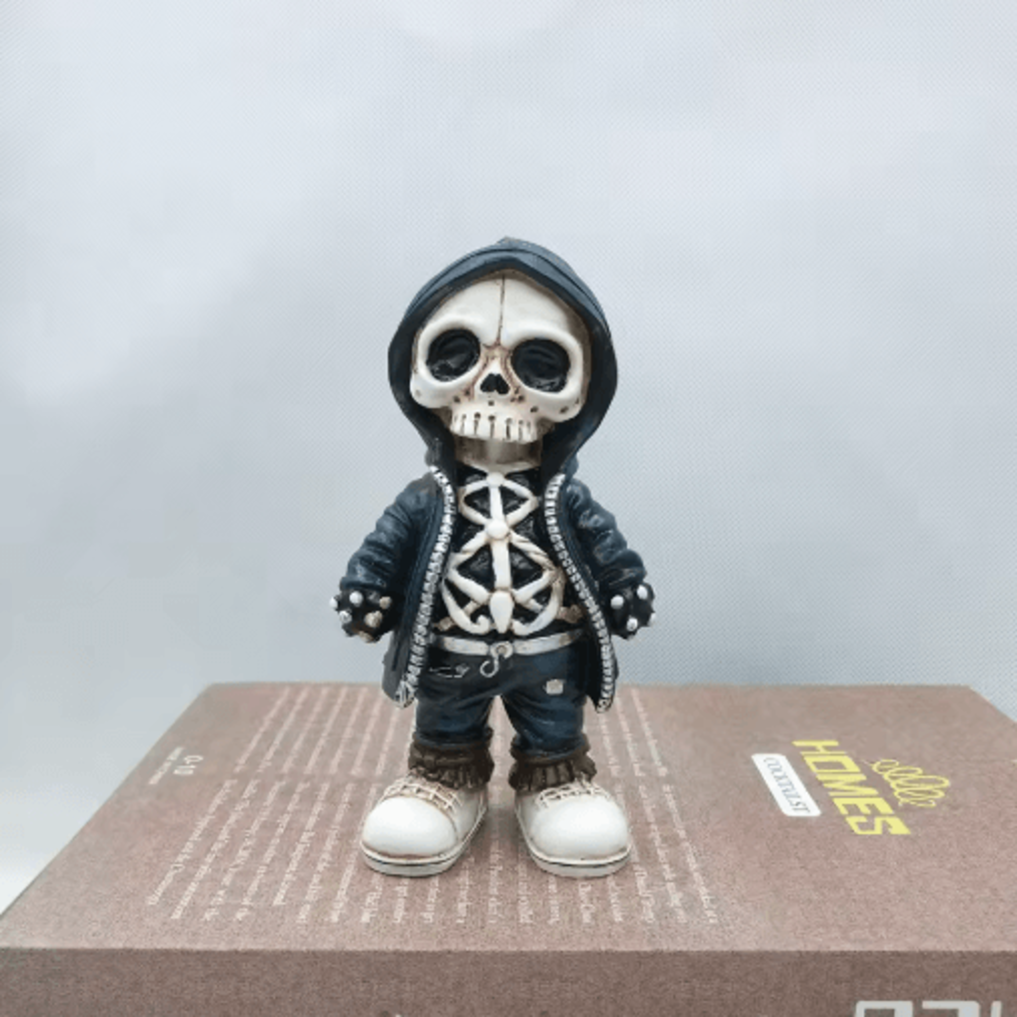 Cool Skeleton Figurine  Mini Skull Resin Statue For Gothic Halloween Tabletop Decor 2
