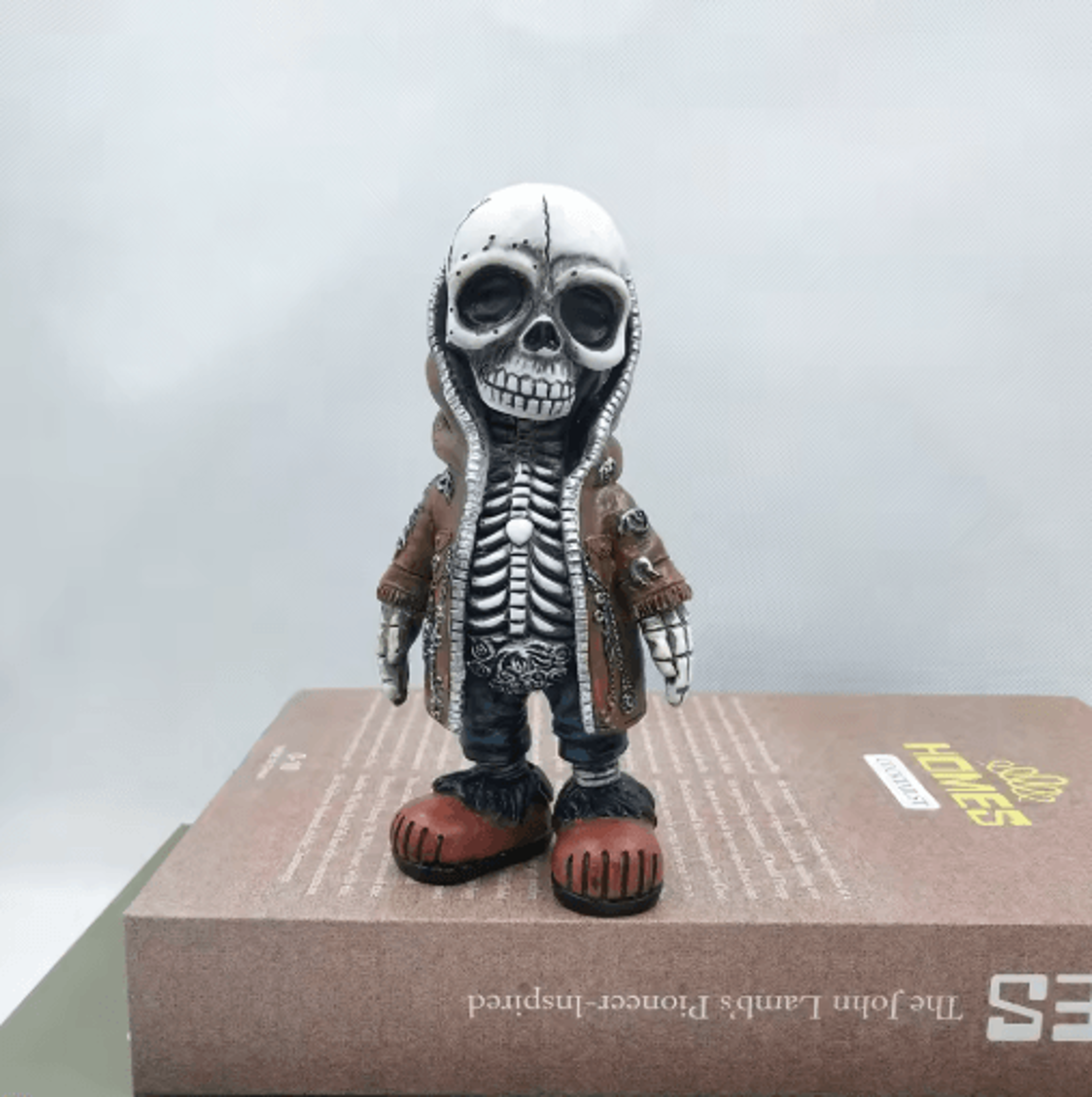 Cool Skeleton Figurine  Mini Skull Resin Statue For Gothic Halloween Tabletop Decor 3