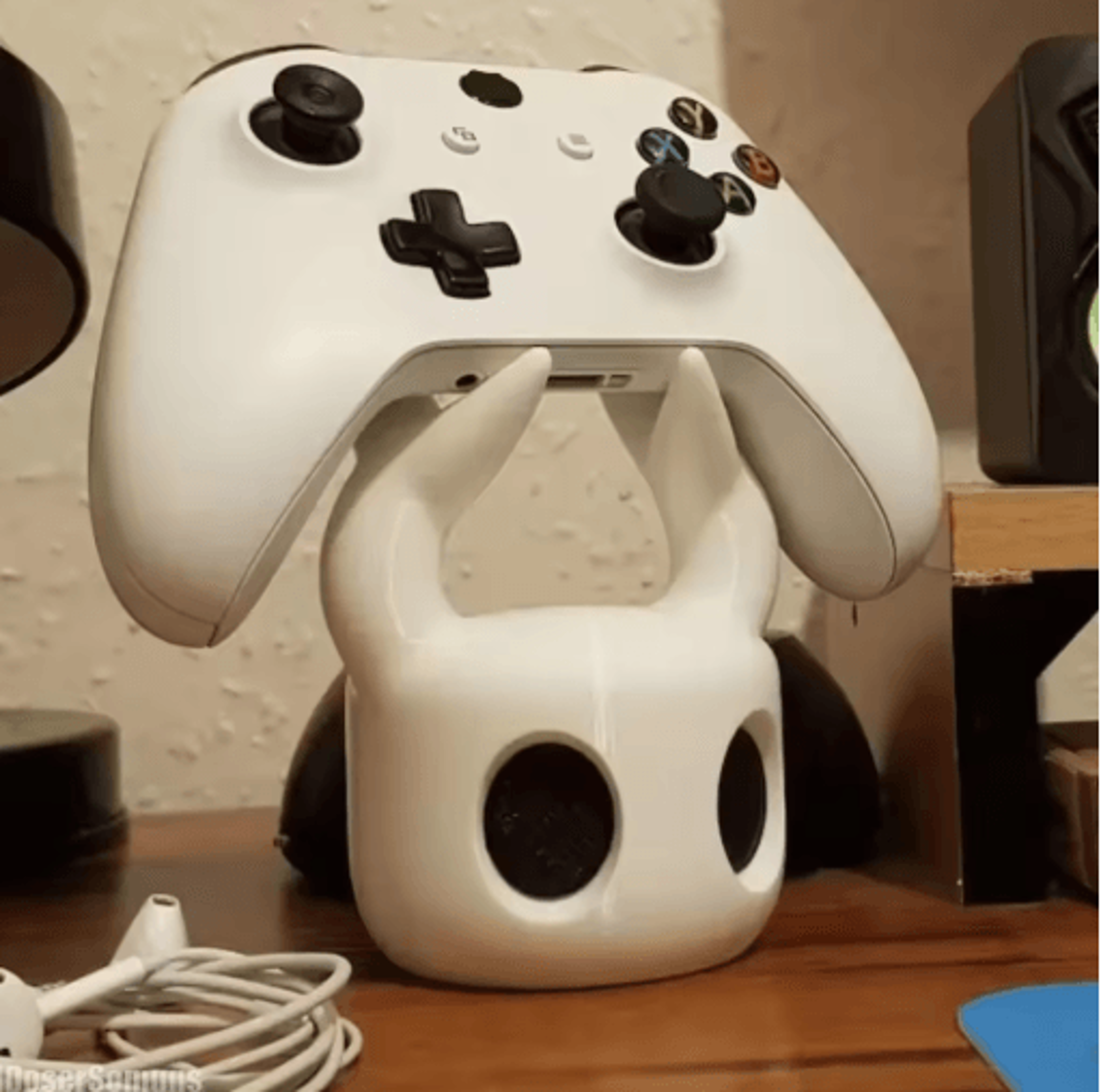 Universal Gaming Controller Stand For PS5 Xbox Switch  Steam Deck 2