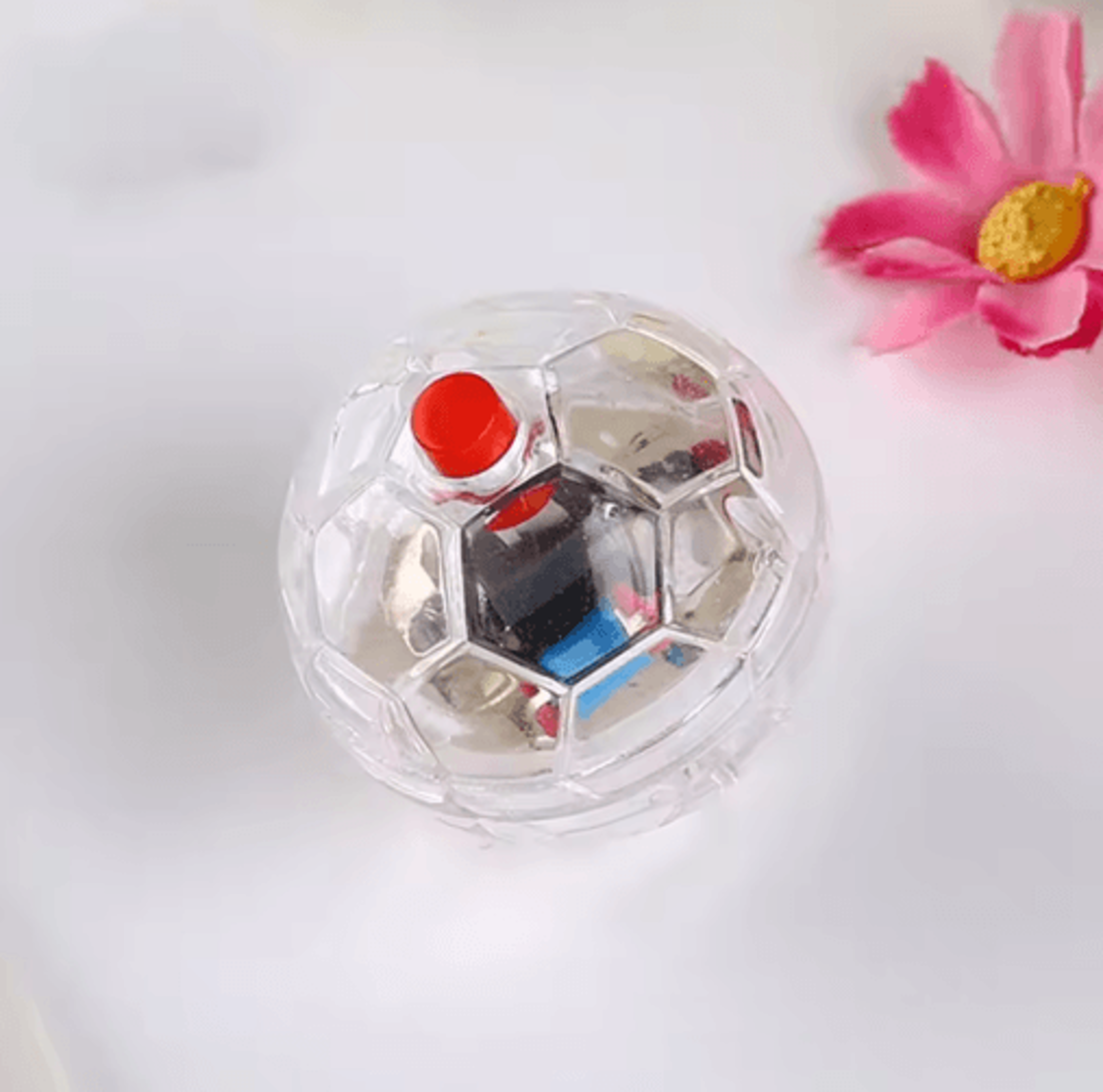 Interactive Flash Motion Ball Toy For Cats With Automatic Light Activation 3