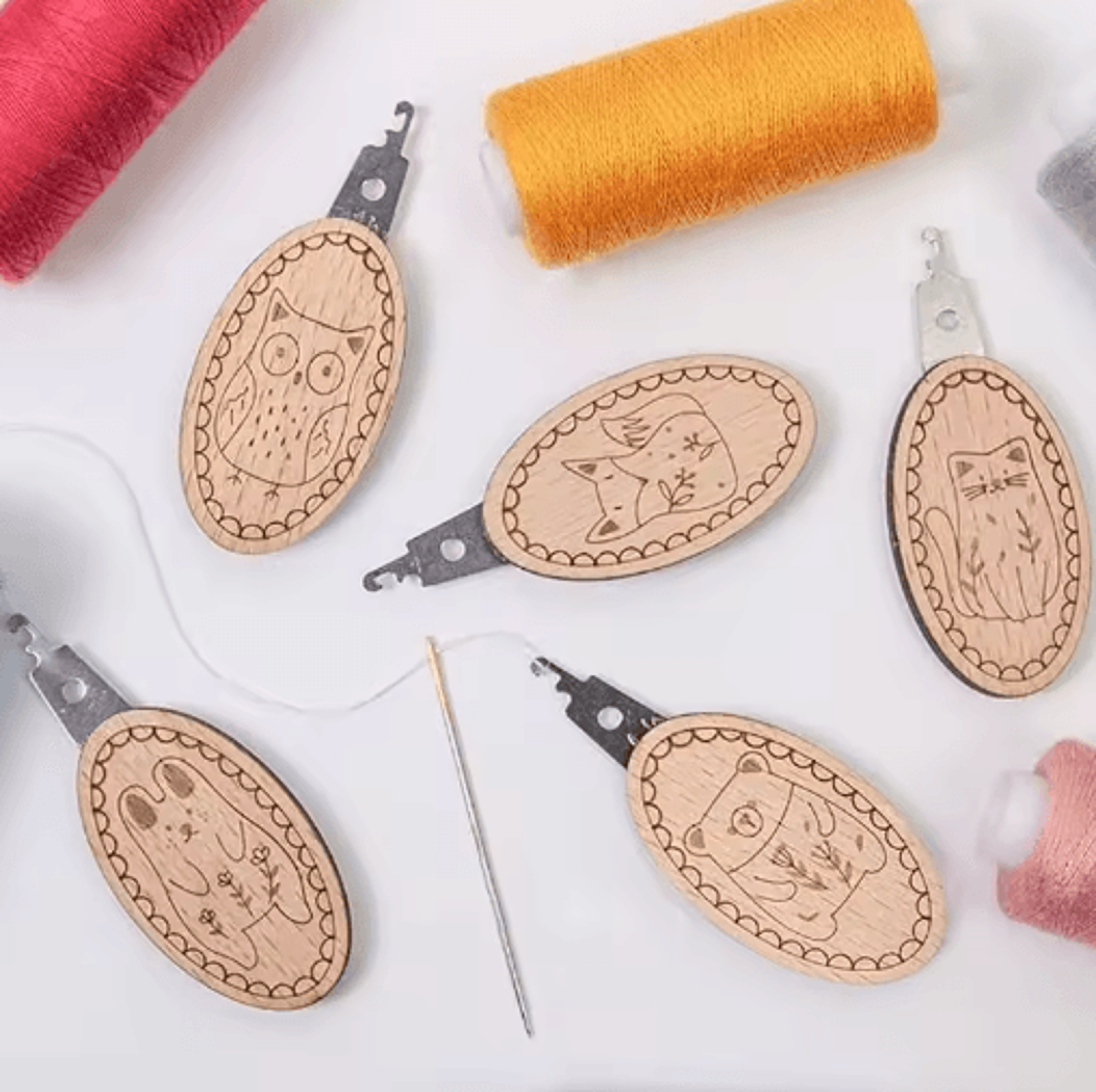 2PCS Animal Pattern Needle Threader Set 0
