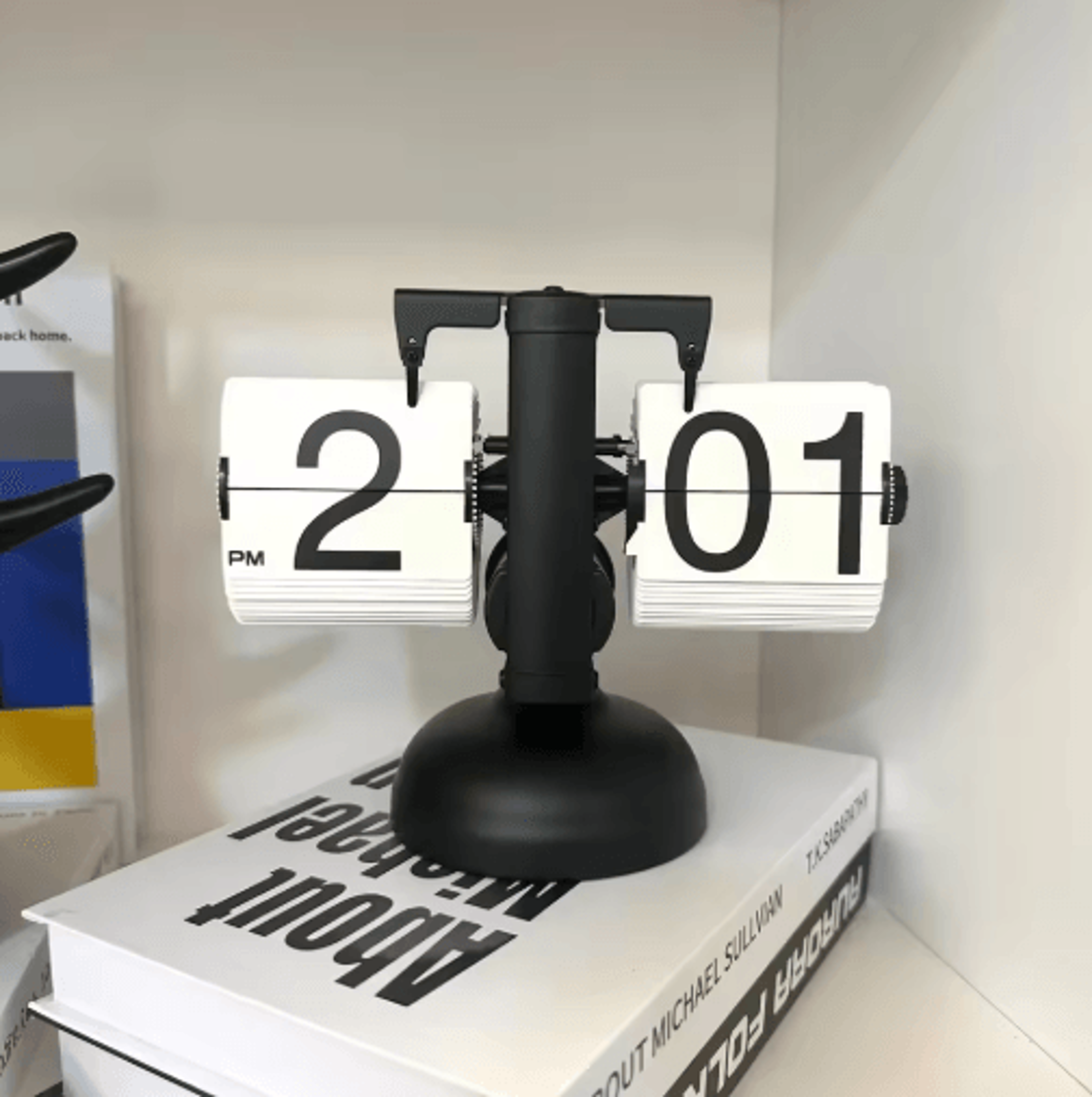 Vintage Flip Clock  Retro BatteryPowered Flip Down Desk Clock 8