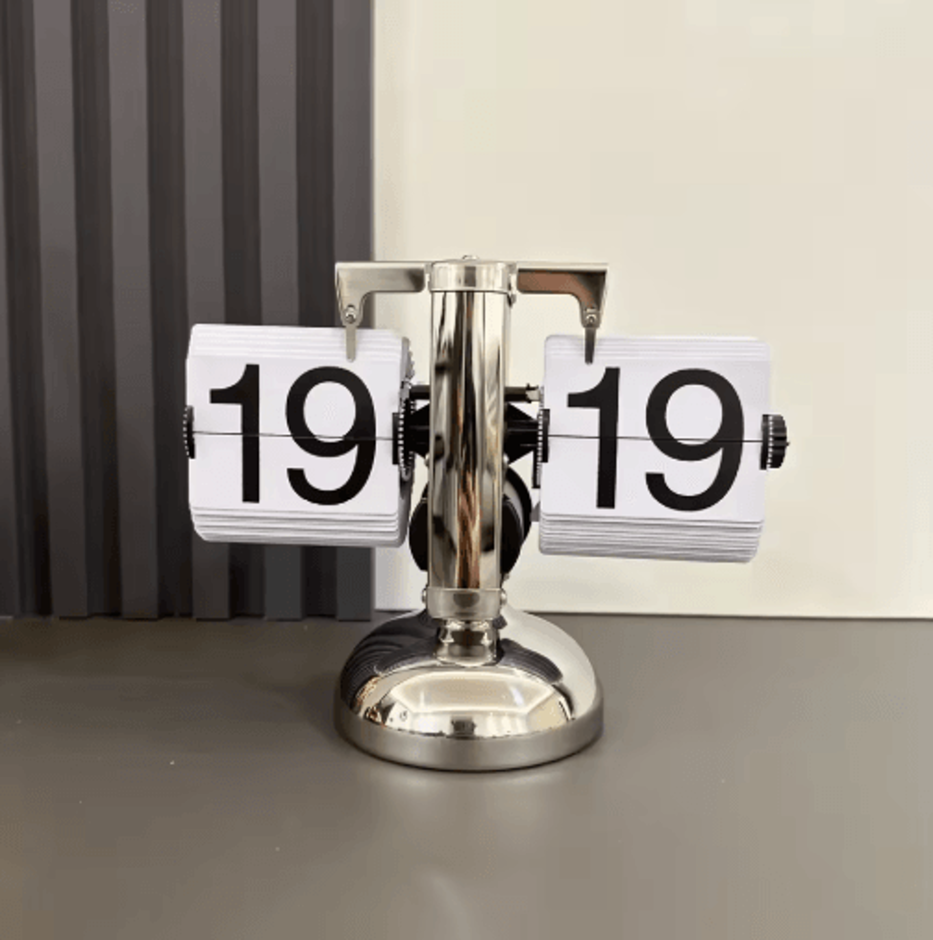 Vintage Flip Clock  Retro BatteryPowered Flip Down Desk Clock 16