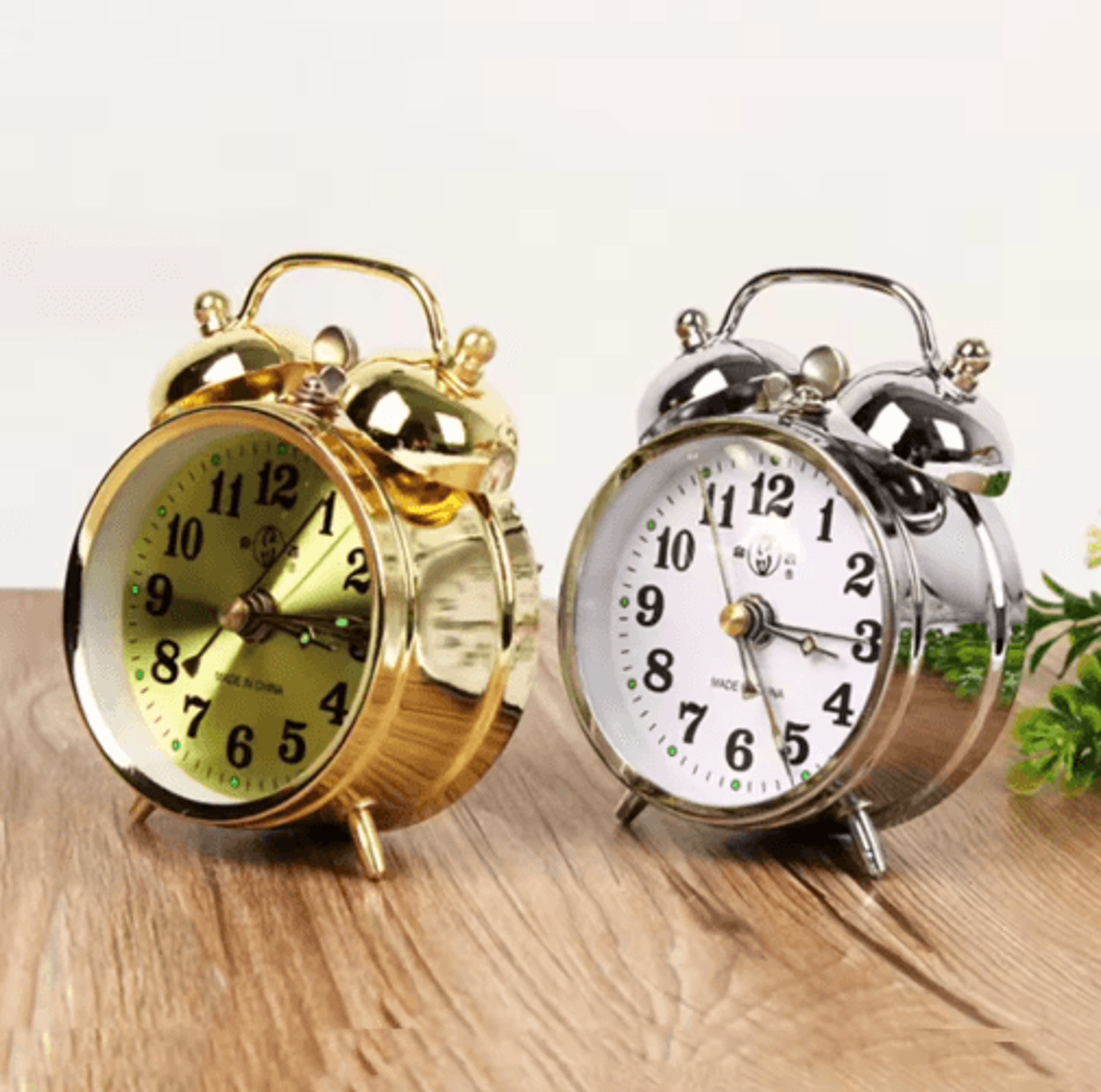 Retro Gold Mechanical Alarm Clock  Vintage Manual WindUp Metal Table Clock 0