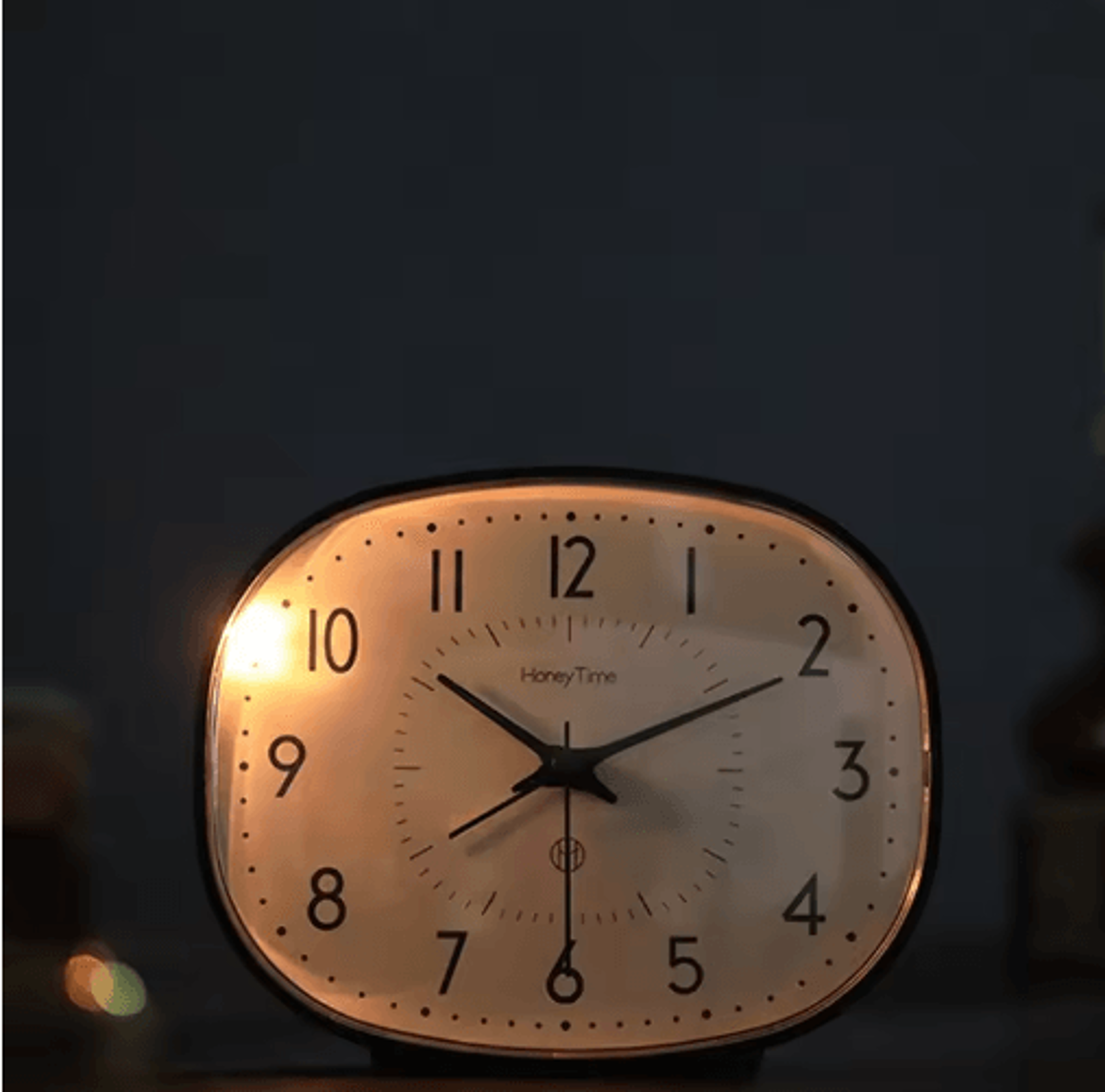 Vintage Silent Table Alarm Clock  Compact Bedside  Student Desk Clock 8