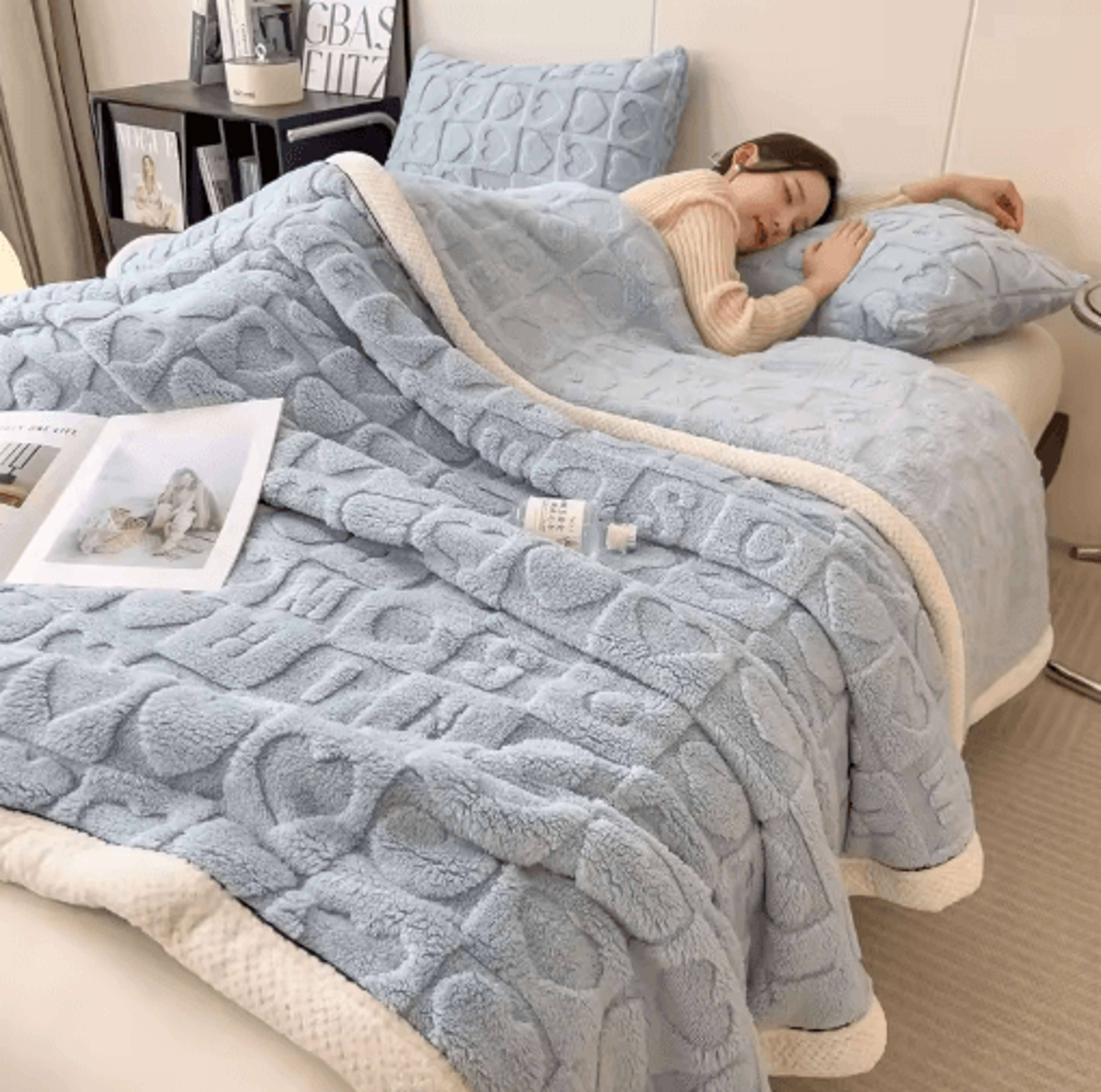 Heart Pattern Coral Fleece Blanket  Thick Plush Cozy Sofa  Bed Throw 6