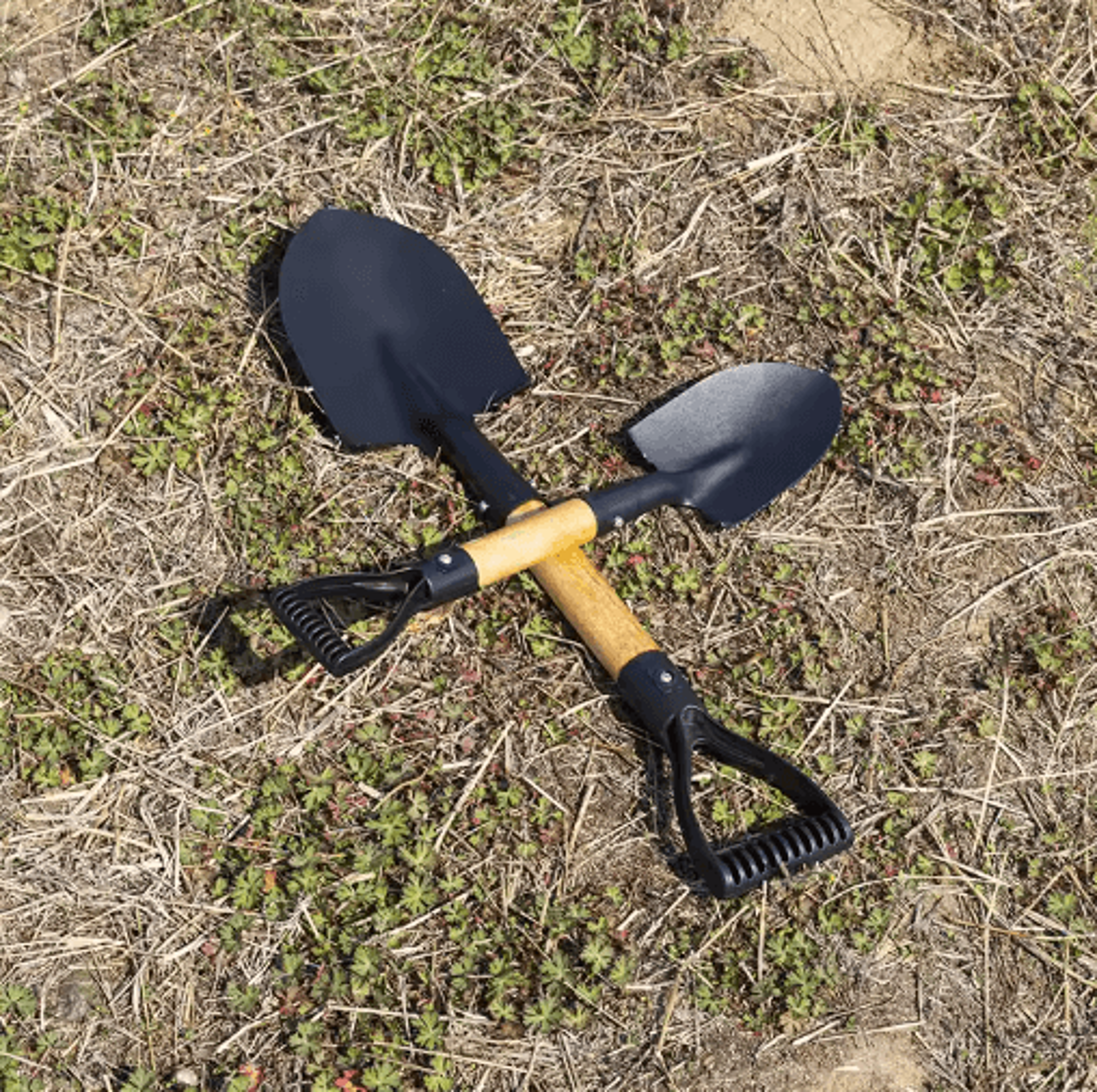 Manganese Steel Digging Shovel  Garden Beach  Camping Scoop 0