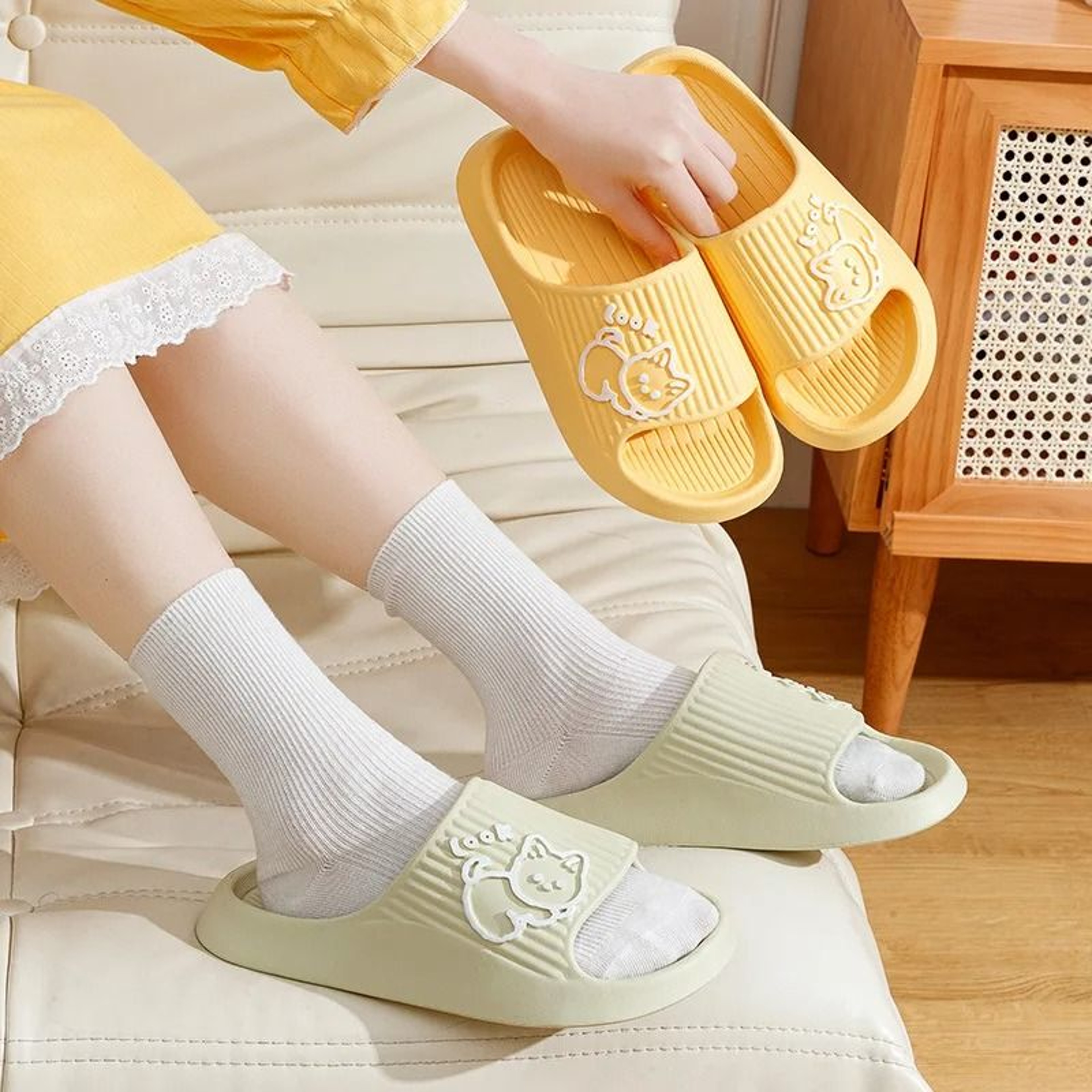 Cute Kitten Summer Indoor Slippers Soft Sole Non Slip Home Shoes For Women And Couples 0