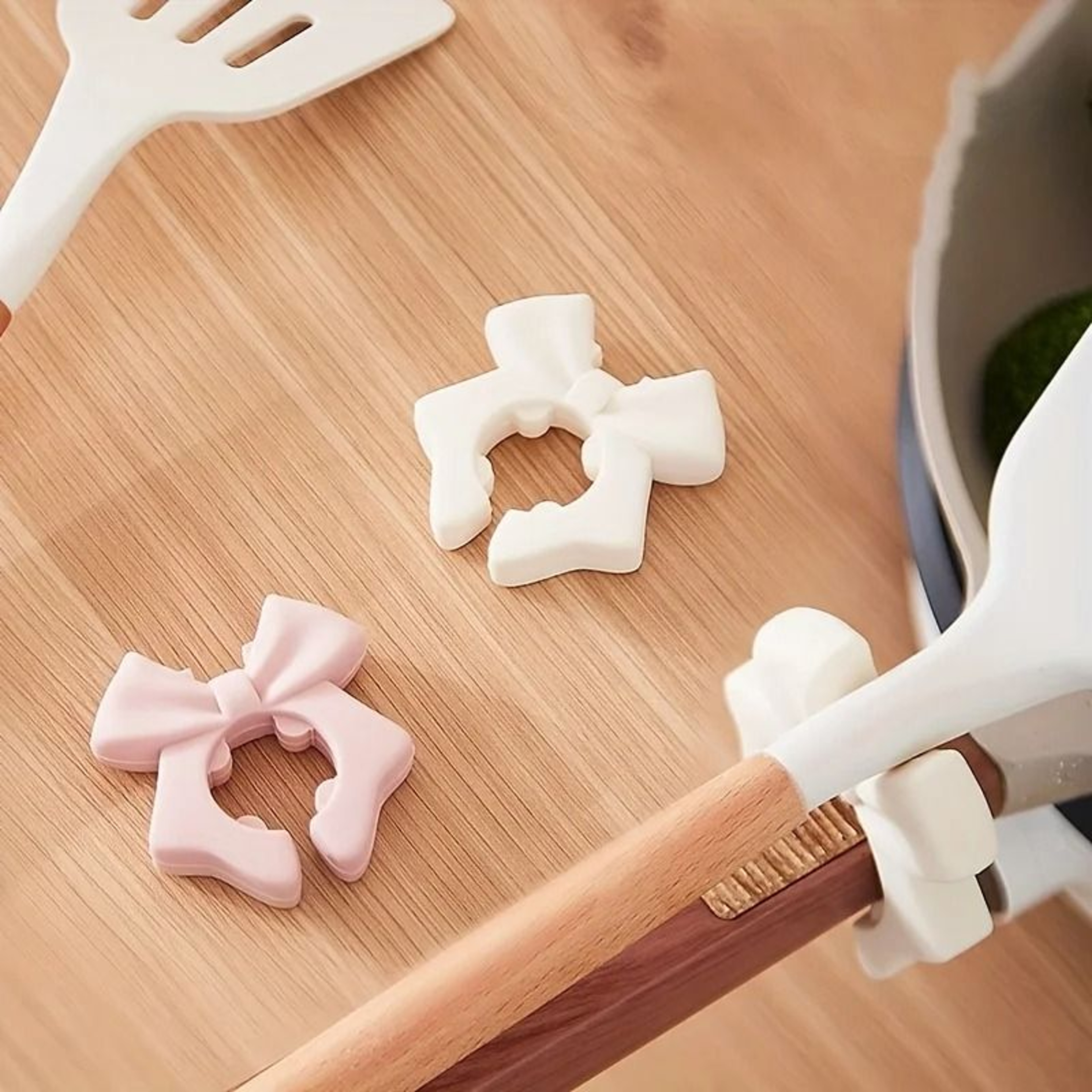 Silicone Spatula Holder With Bow Design Kitchen Spoon Holder For Stove 0