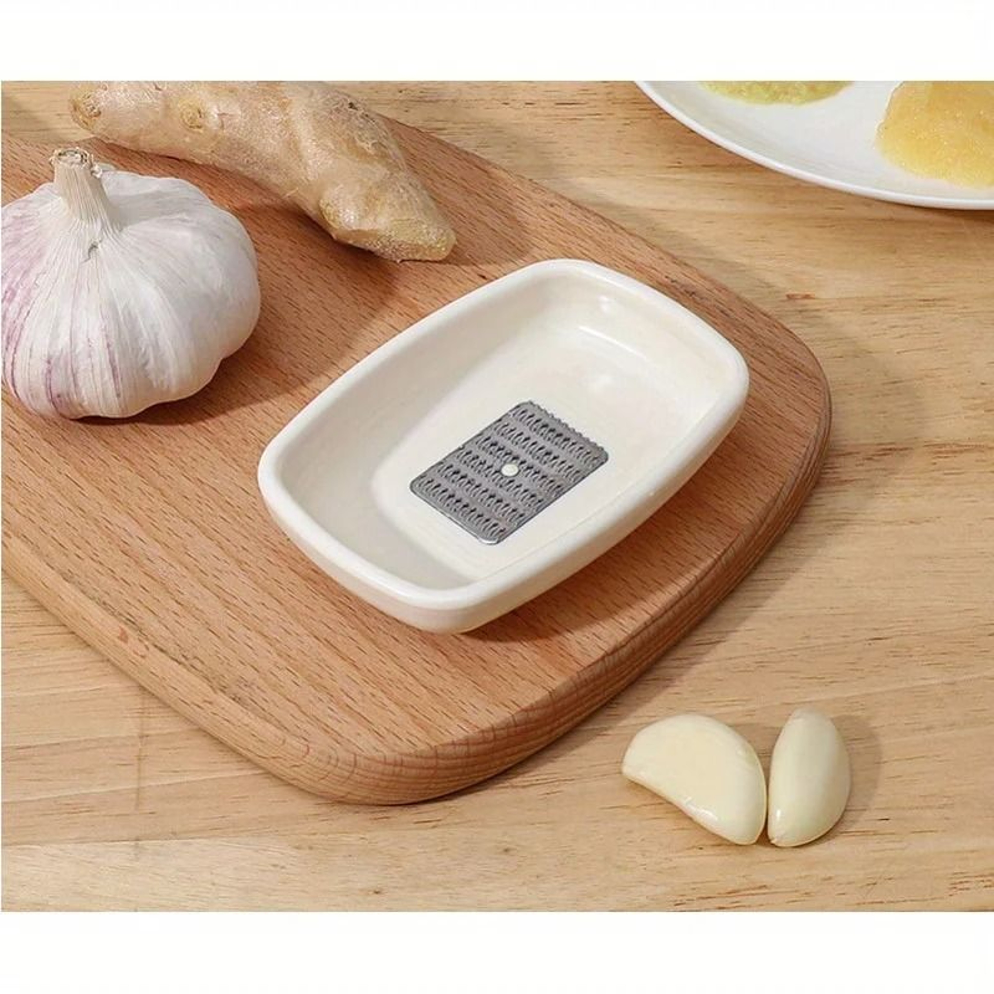Manual Ginger Grater And Garlic Crusher Compact Kitchen Grinder Tool 2