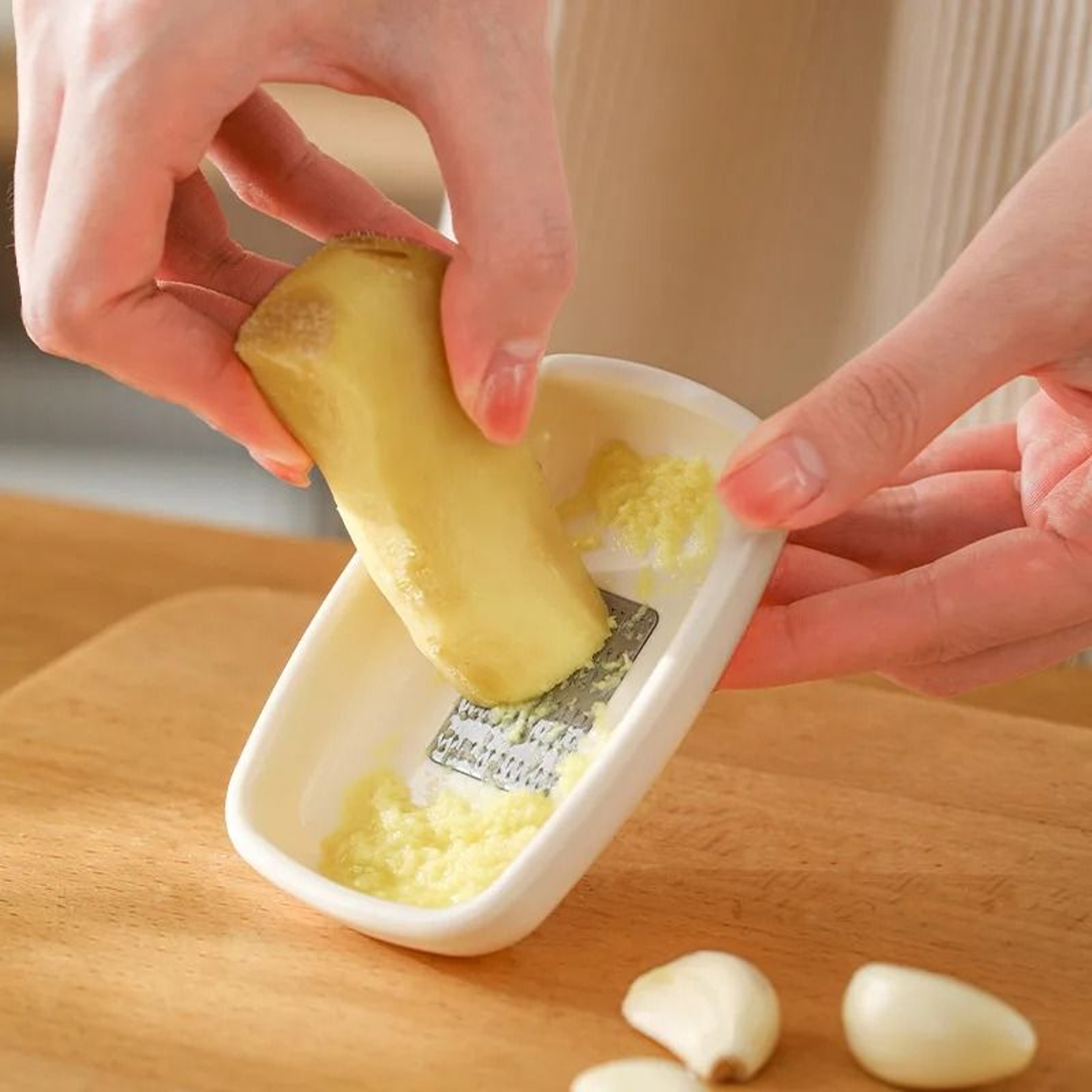 Manual Ginger Grater And Garlic Crusher Compact Kitchen Grinder Tool 0