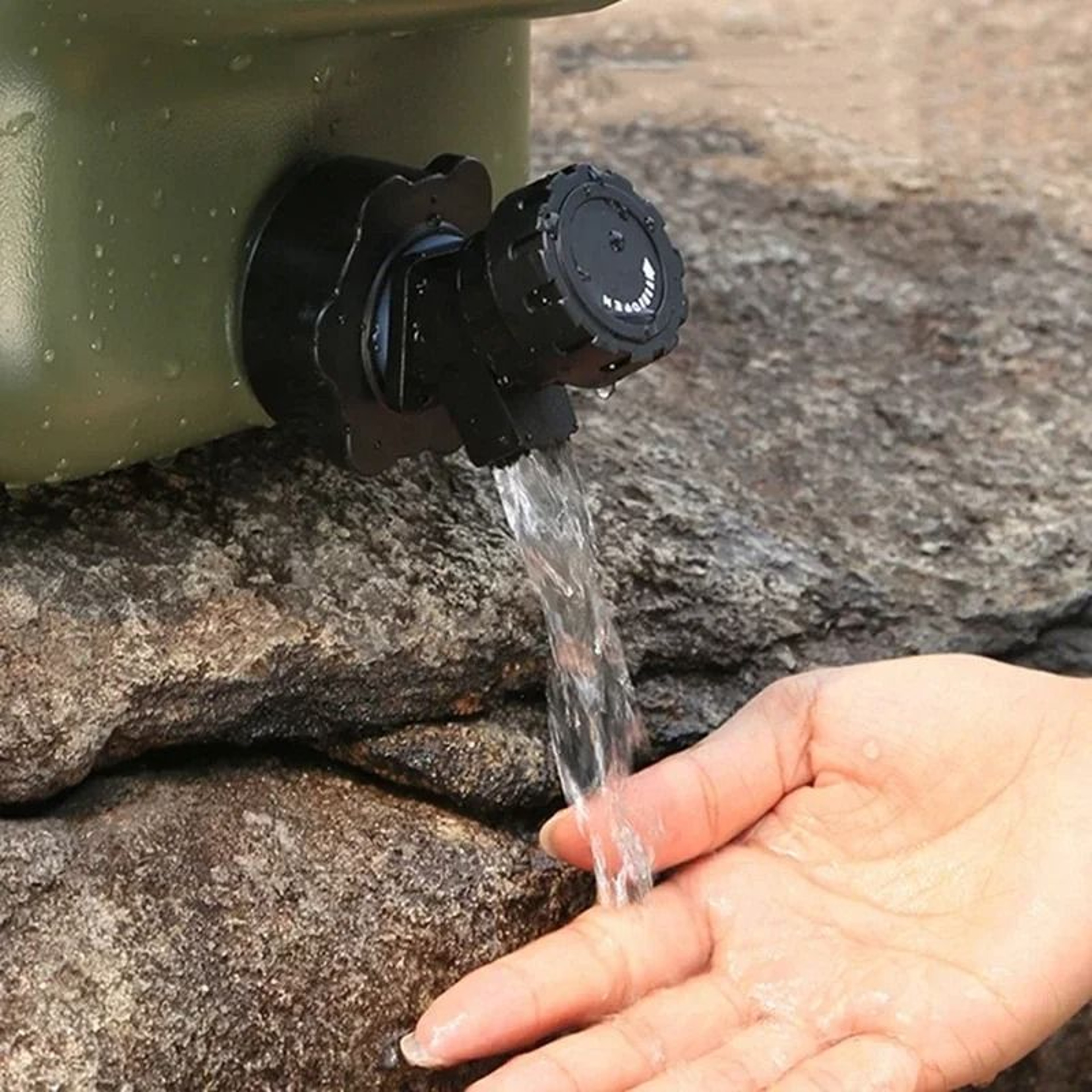 11L Portable Water Storage Container With Leakproof Faucet 1