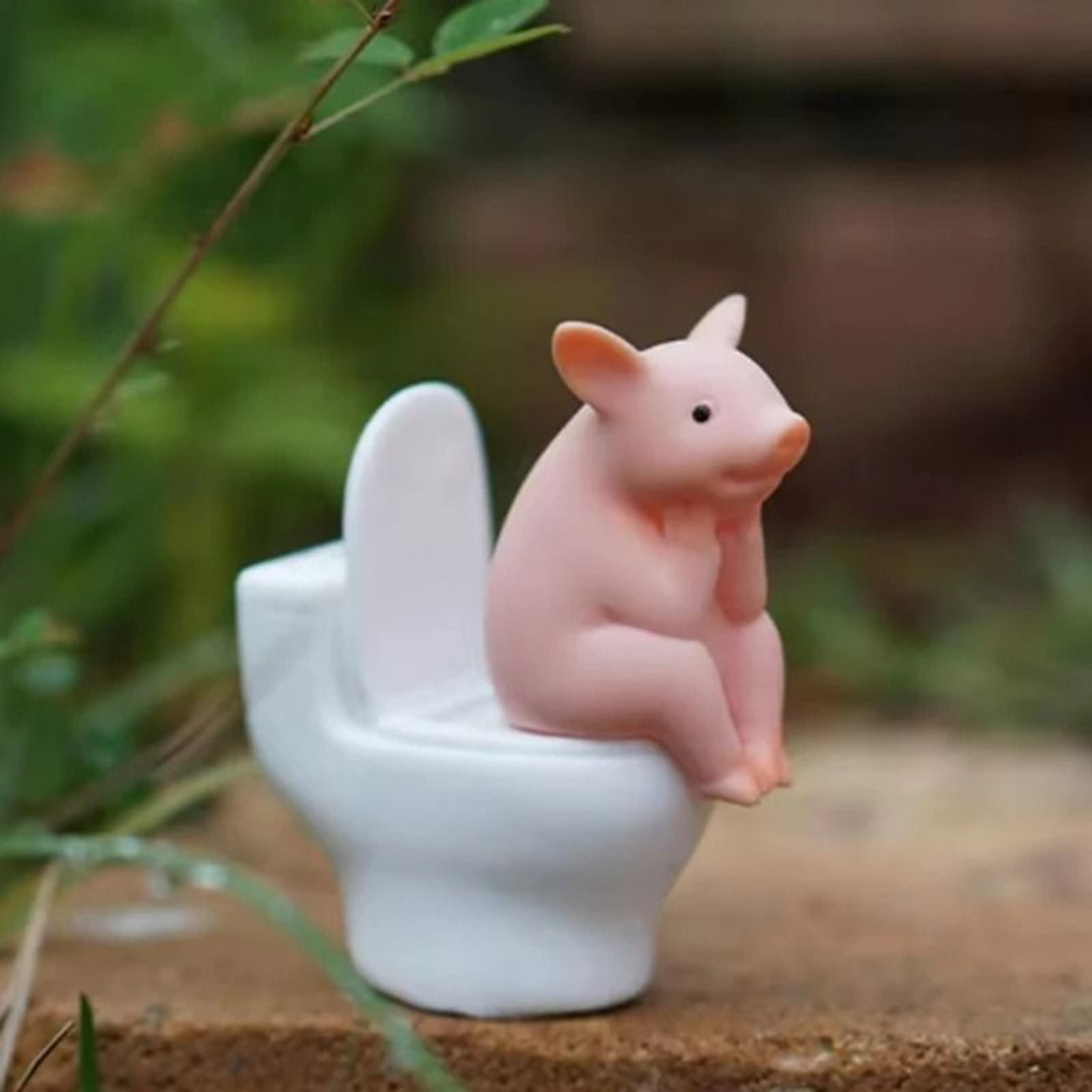 Funny Pig Desk Decor Cartoon Toilet Pig Figurine Mini Ornament 2