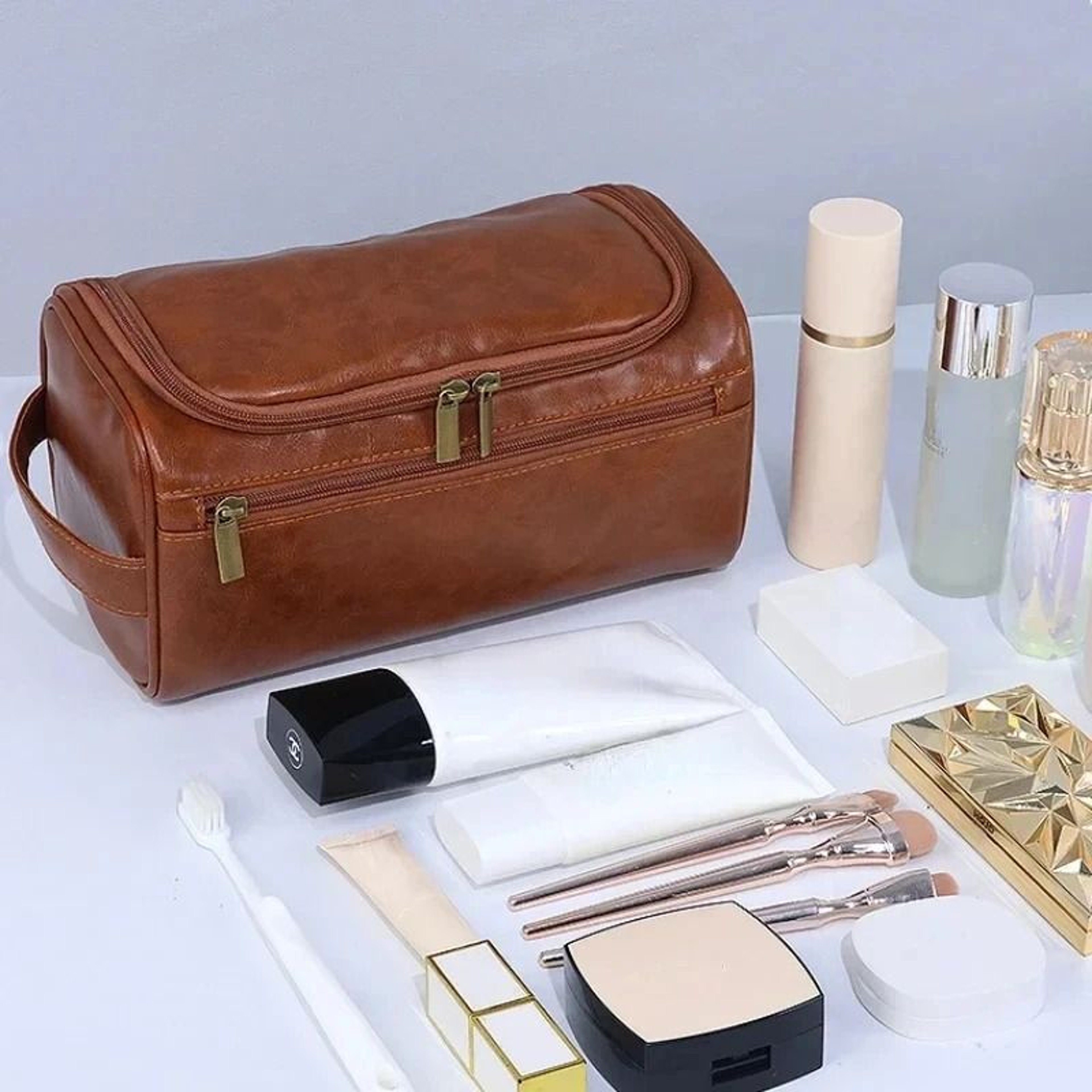 Leather Hanging Toiletry Bag Travel Dopp Kit For Men And Women 8